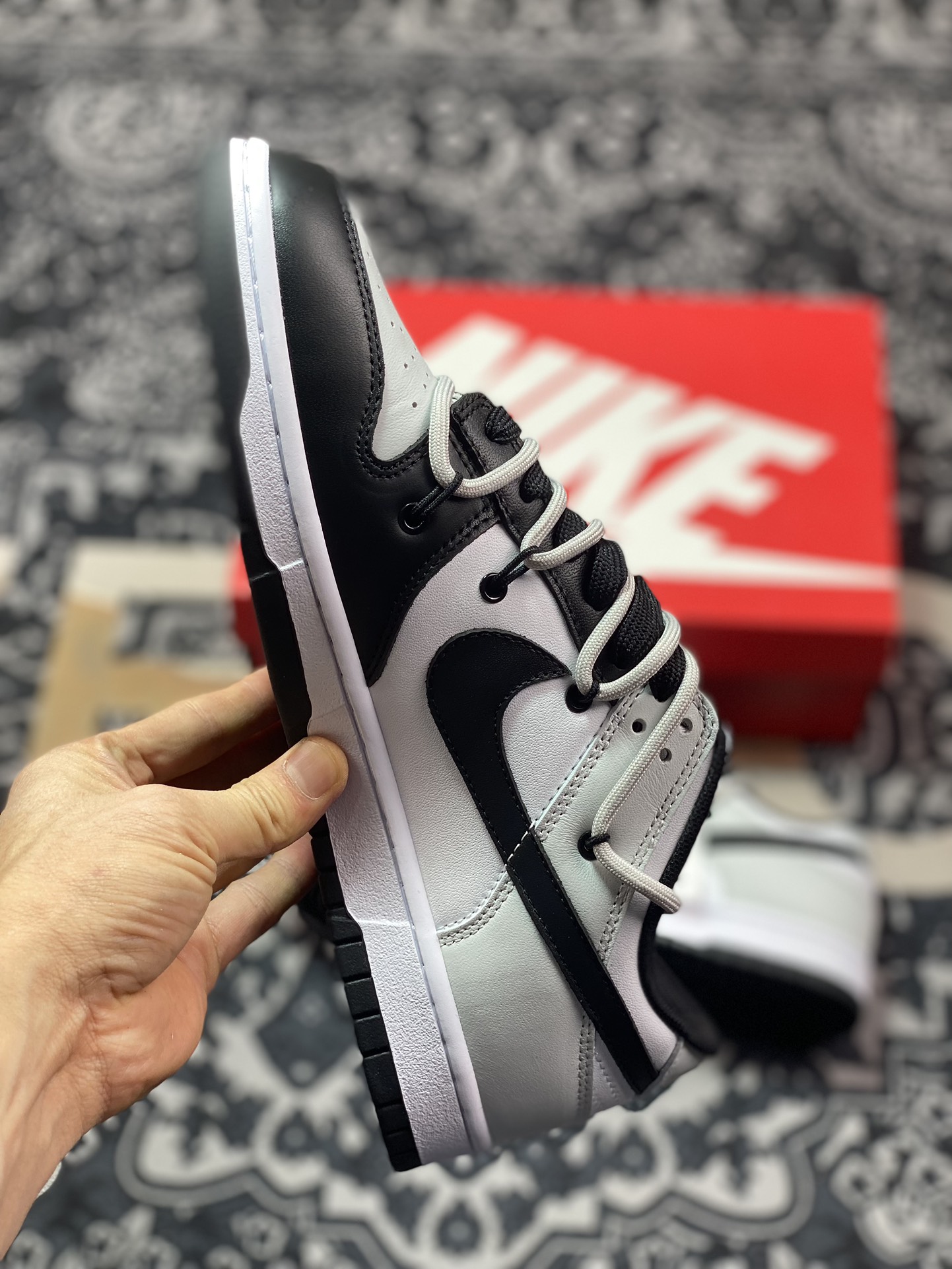 260 耐克Nike SB Dunk Low Lot”Black White Grey”扣篮板鞋“黑白灰熊猫绑绳”CW1590-100