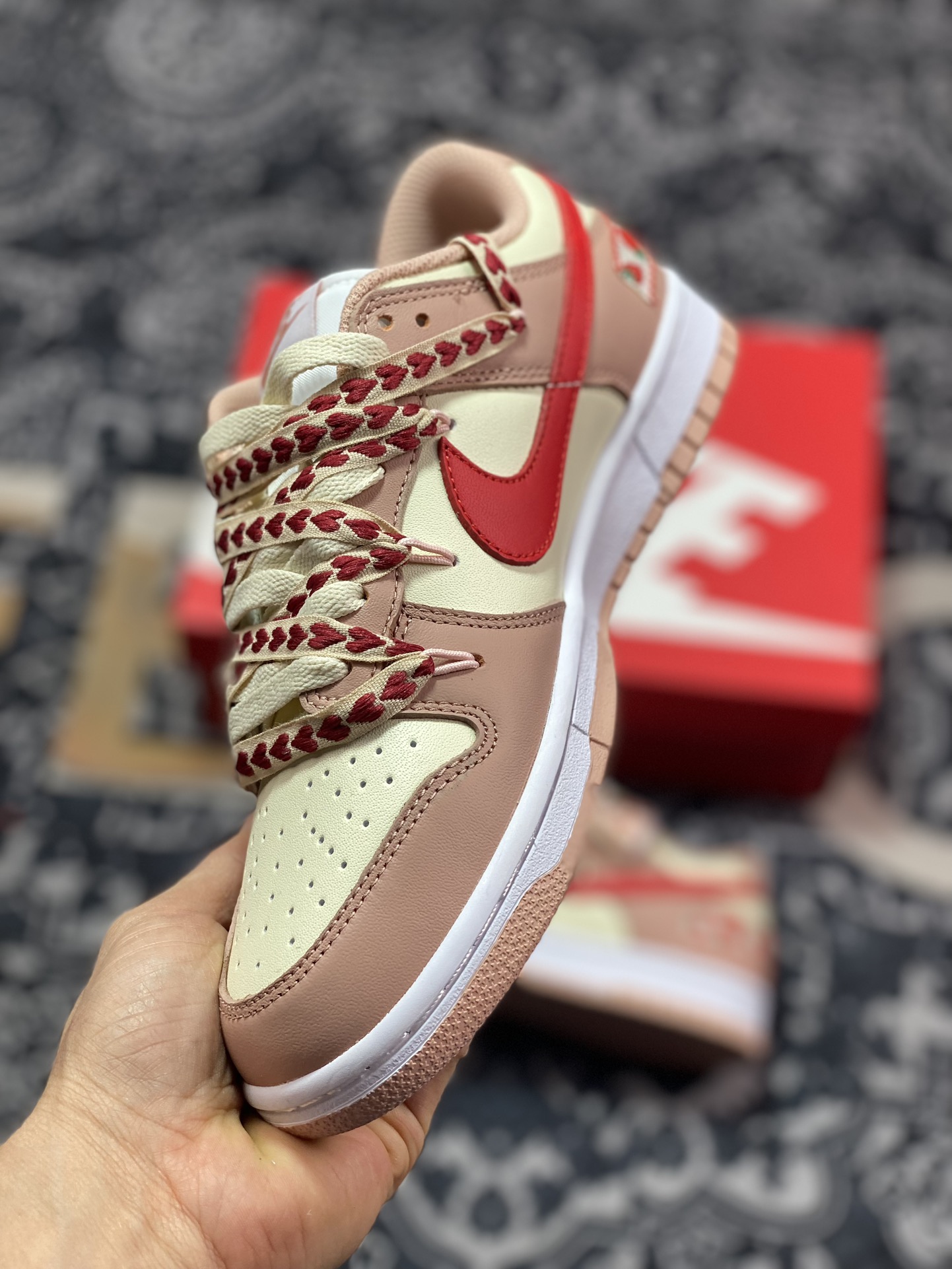 260 耐克Nike SB Dunk Low Lot”Strawberry Cake”扣篮板鞋“玫瑰粉草莓蛋糕绑绳”DD1503-118