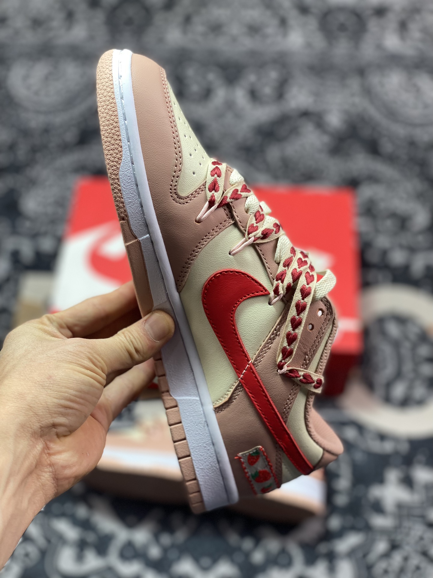 260 耐克Nike SB Dunk Low Lot”Strawberry Cake”扣篮板鞋“玫瑰粉草莓蛋糕绑绳”DD1503-118