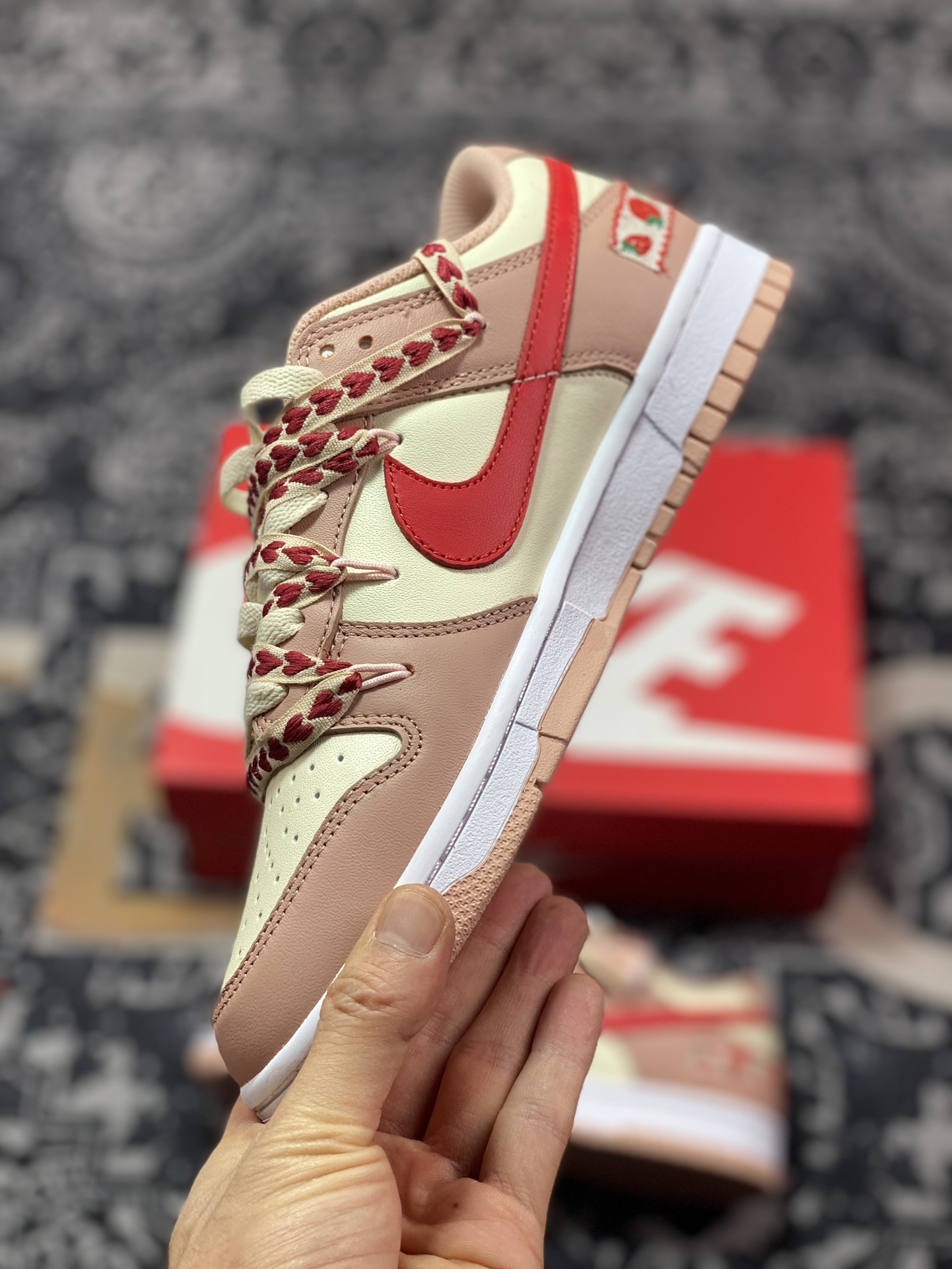 260 耐克Nike SB Dunk Low Lot”Strawberry Cake”扣篮板鞋“玫瑰粉草莓蛋糕绑绳”DD1503-118