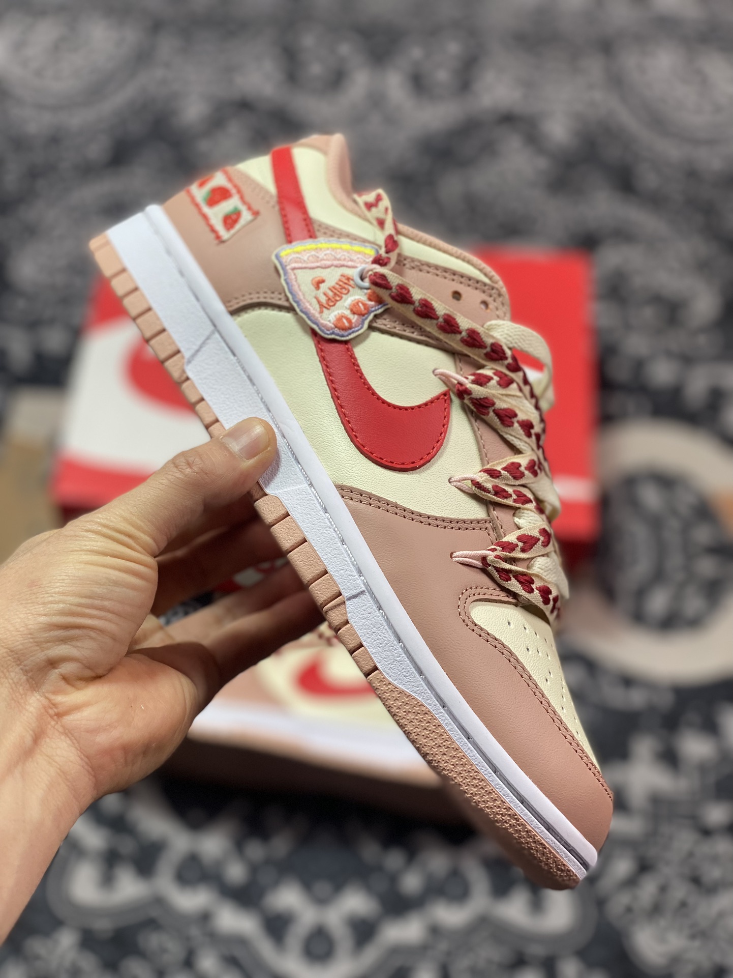 260 耐克Nike SB Dunk Low Lot”Strawberry Cake”扣篮板鞋“玫瑰粉草莓蛋糕绑绳”DD1503-118