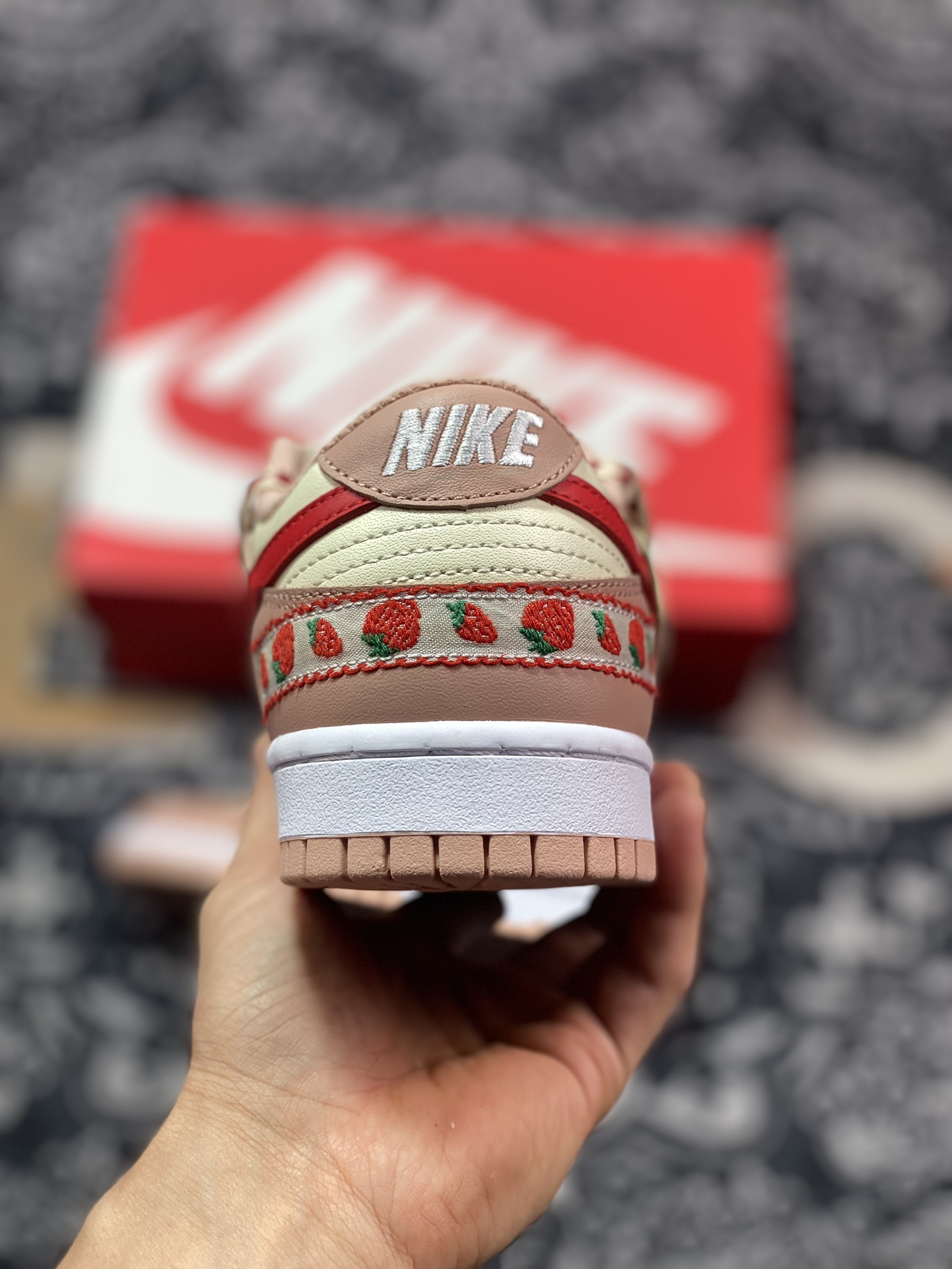 260 耐克Nike SB Dunk Low Lot”Strawberry Cake”扣篮板鞋“玫瑰粉草莓蛋糕绑绳”DD1503-118