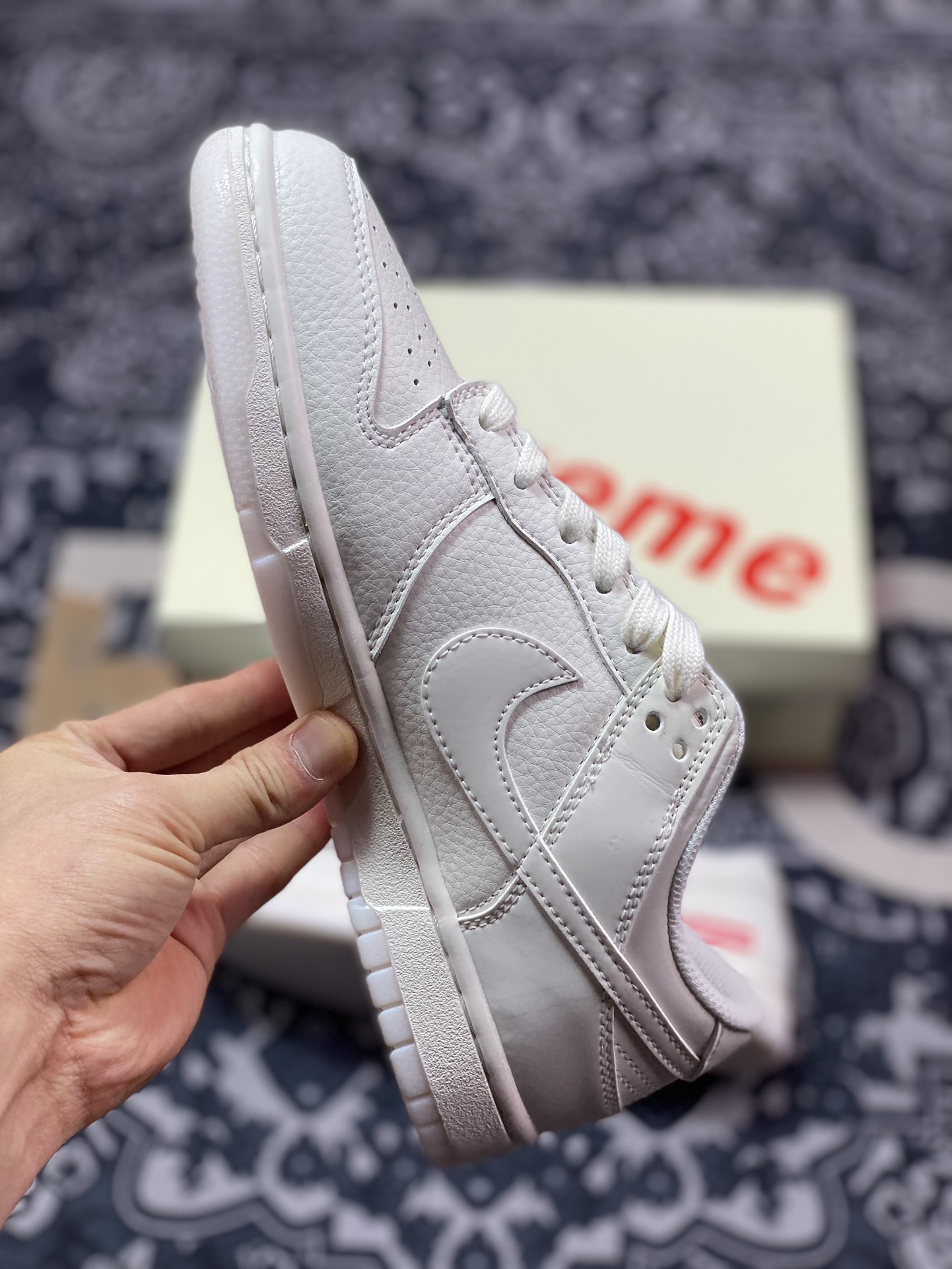 300 原装级别 Supreme x Nike Dunk Low 米白双勾 BB8675-104