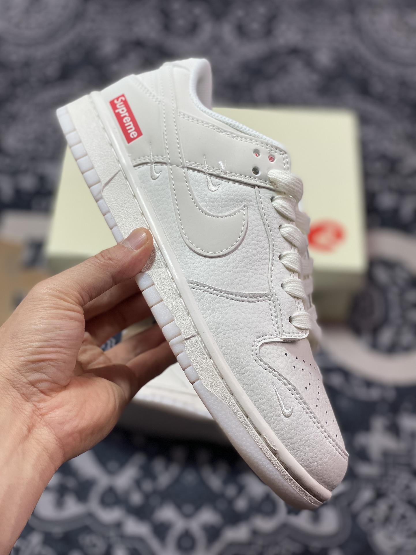 300 原装级别 Supreme x Nike Dunk Low 米白双勾 BB8675-104