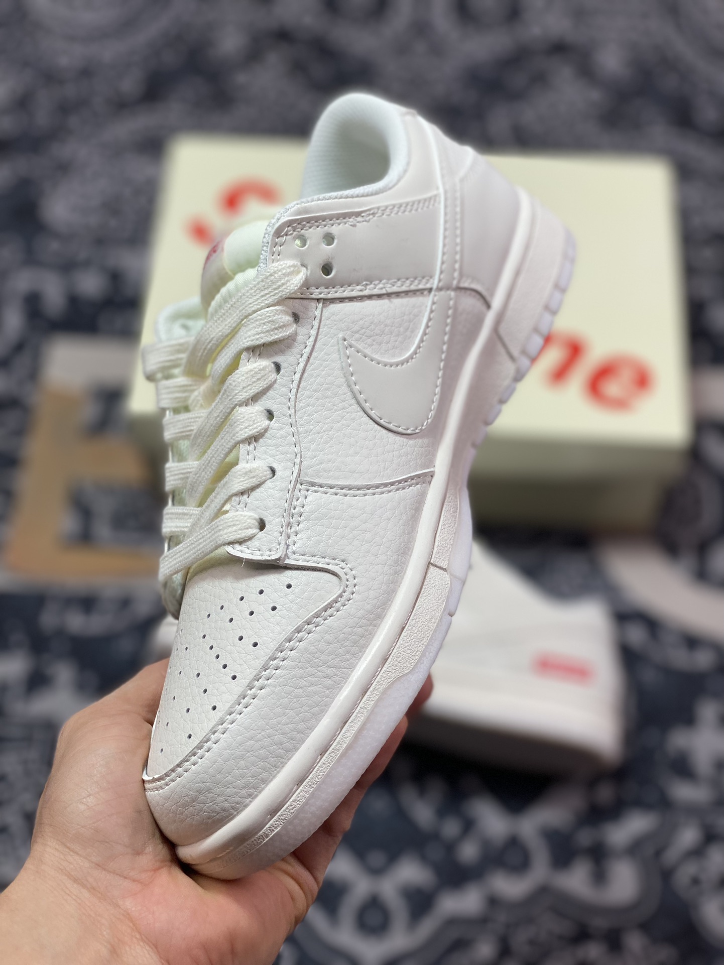 300 原装级别 Supreme x Nike Dunk Low 米白双勾 BB8675-104