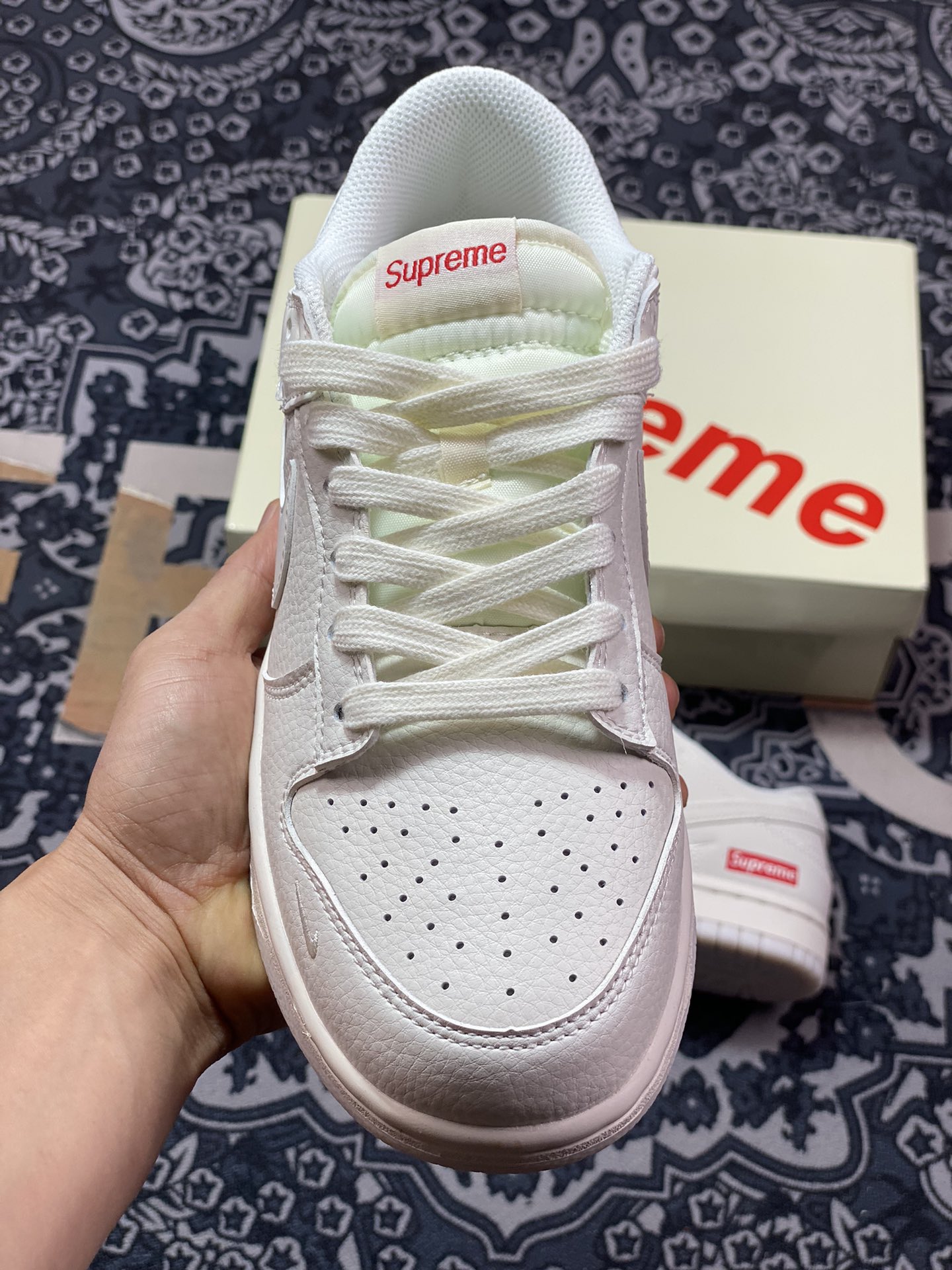 300 原装级别 Supreme x Nike Dunk Low 米白双勾 BB8675-104