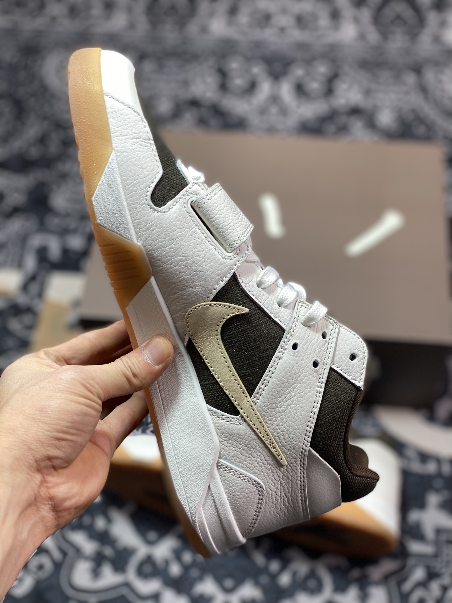 450 Travis Scott X Nike Jordan Cut The Check”Reverse Mocha”篮球鞋“TS联名反转摩卡棕白倒钩”FZ8117-100