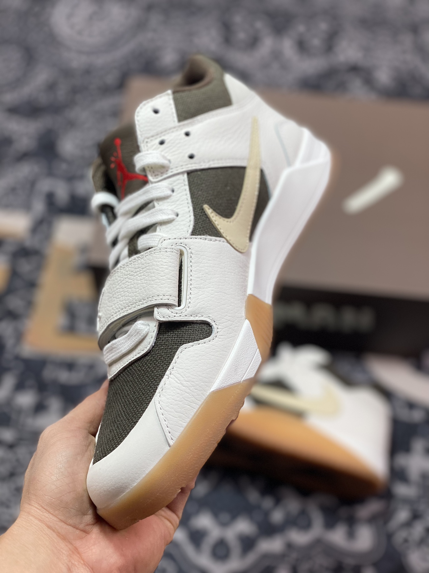 450 Travis Scott X Nike Jordan Cut The Check”Reverse Mocha”篮球鞋“TS联名反转摩卡棕白倒钩”FZ8117-100