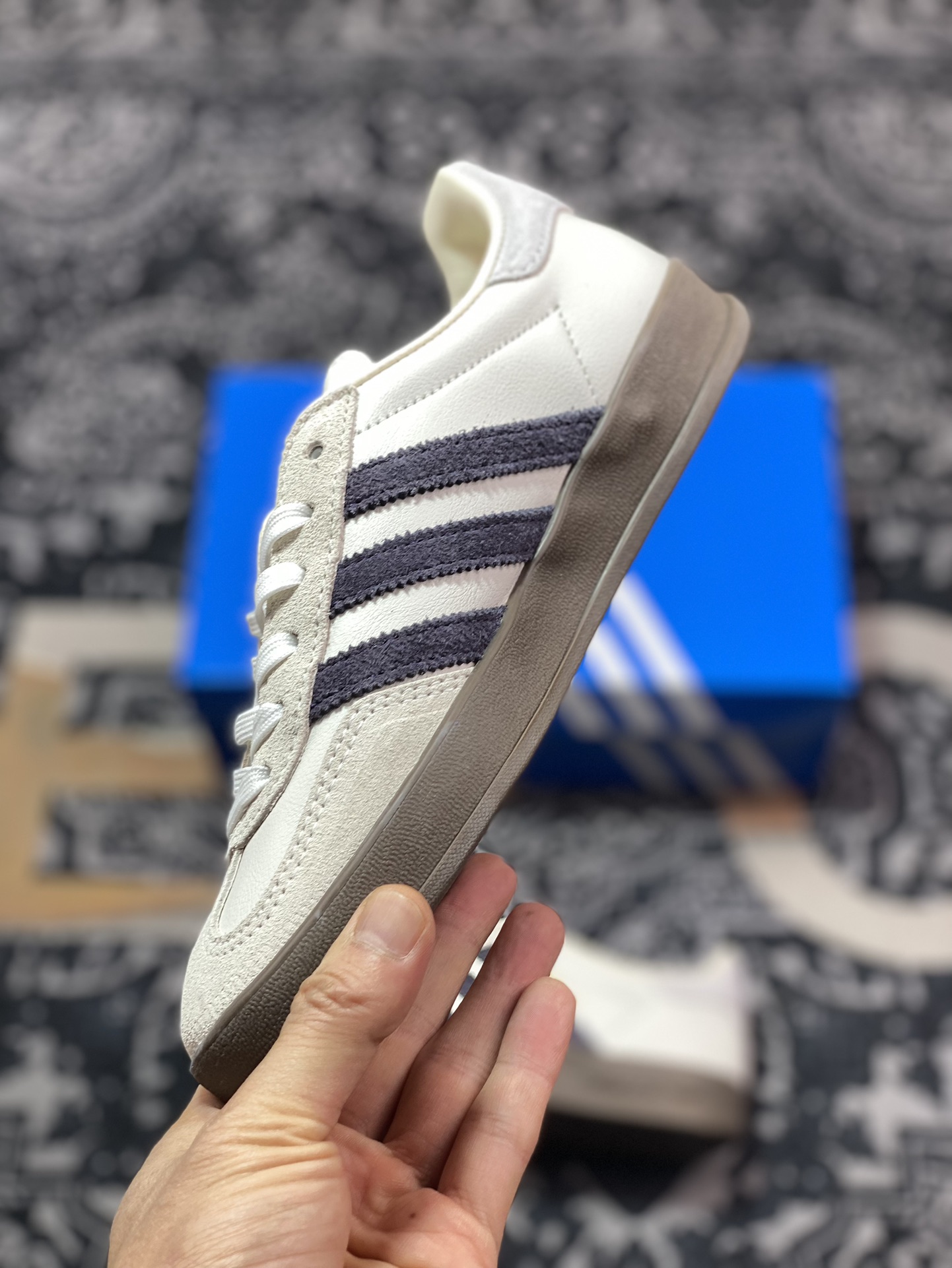 200 Emmi x Adidas Gazelle Indoor Trainers 羚羊内训板鞋“联名燕麦米白藏蓝焦糖底”IH8548