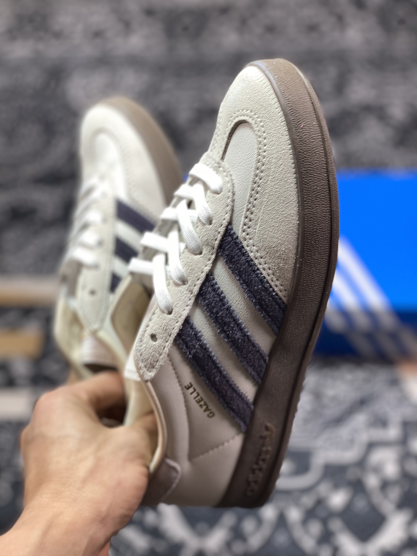 200 Emmi x Adidas Gazelle Indoor Trainers 羚羊内训板鞋“联名燕麦米白藏蓝焦糖底”IH8548