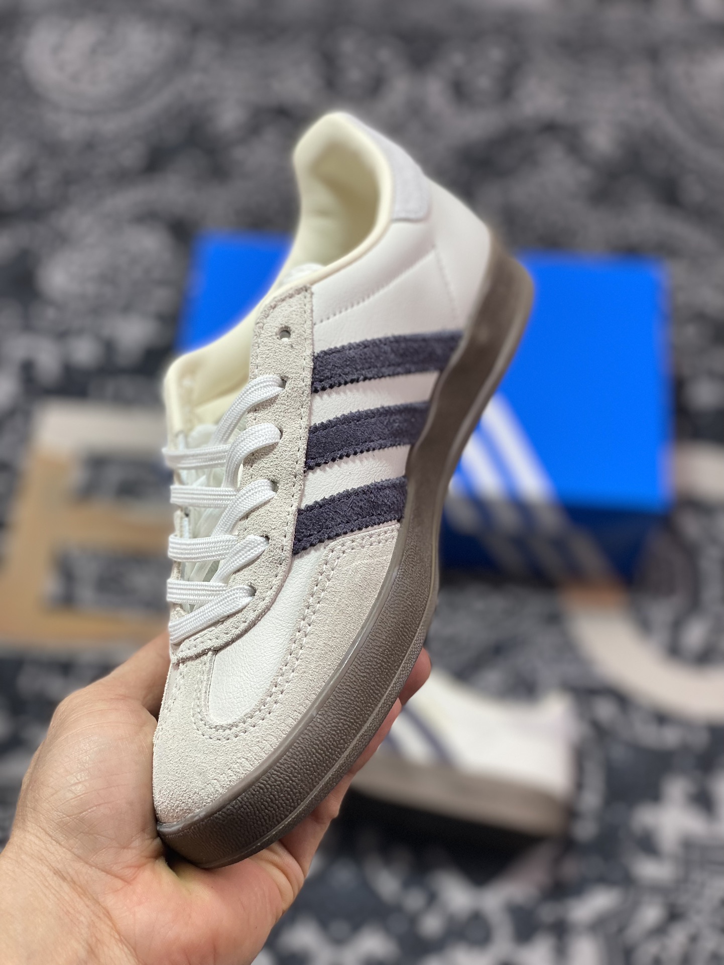 200 Emmi x Adidas Gazelle Indoor Trainers 羚羊内训板鞋“联名燕麦米白藏蓝焦糖底”IH8548