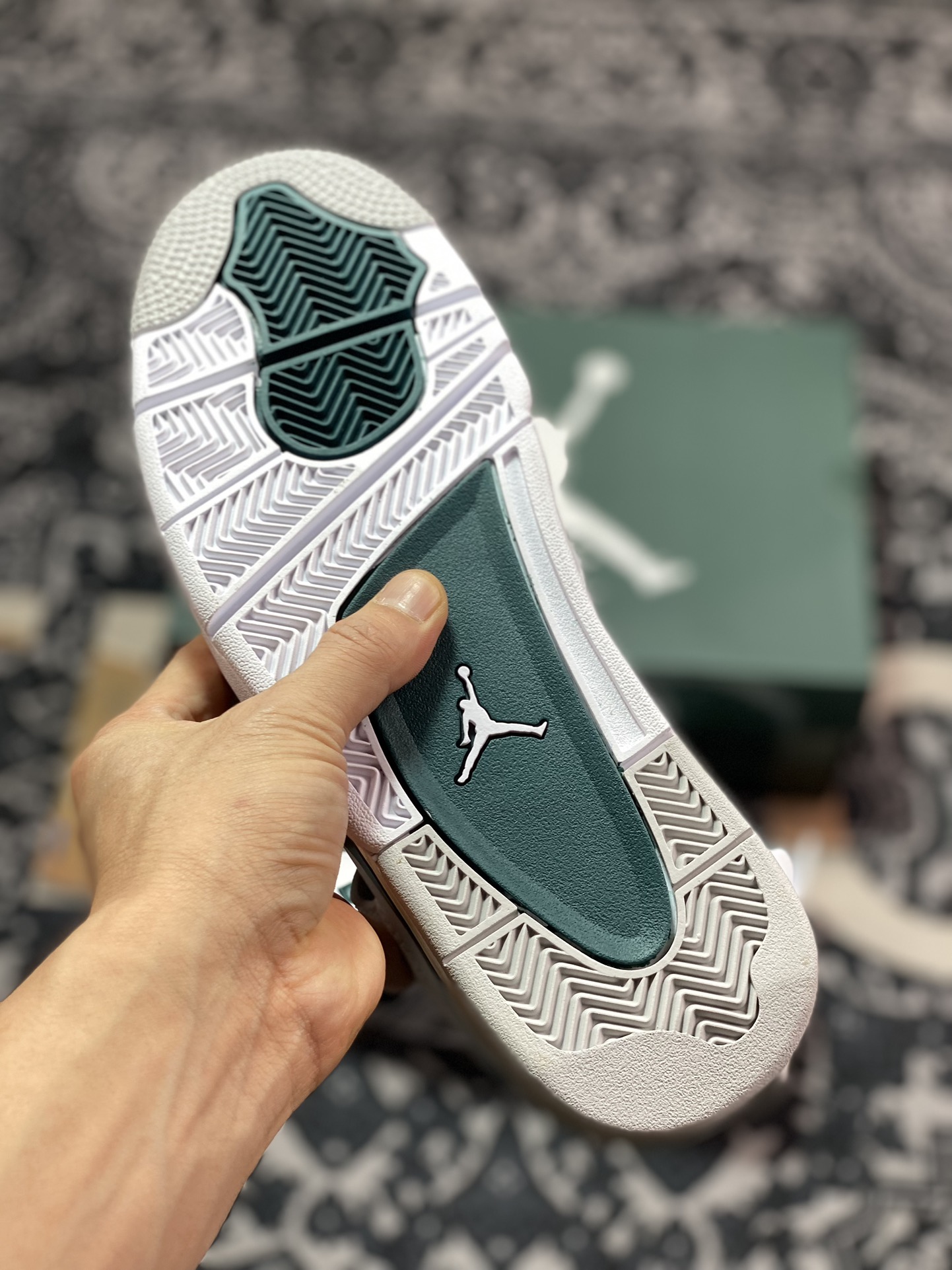 320 耐克Nike Air Jordan 4 Retro”Oxidized Green”迈克尔·乔丹AJ4代中帮篮球鞋“白金属墨绿”FQ8138-103