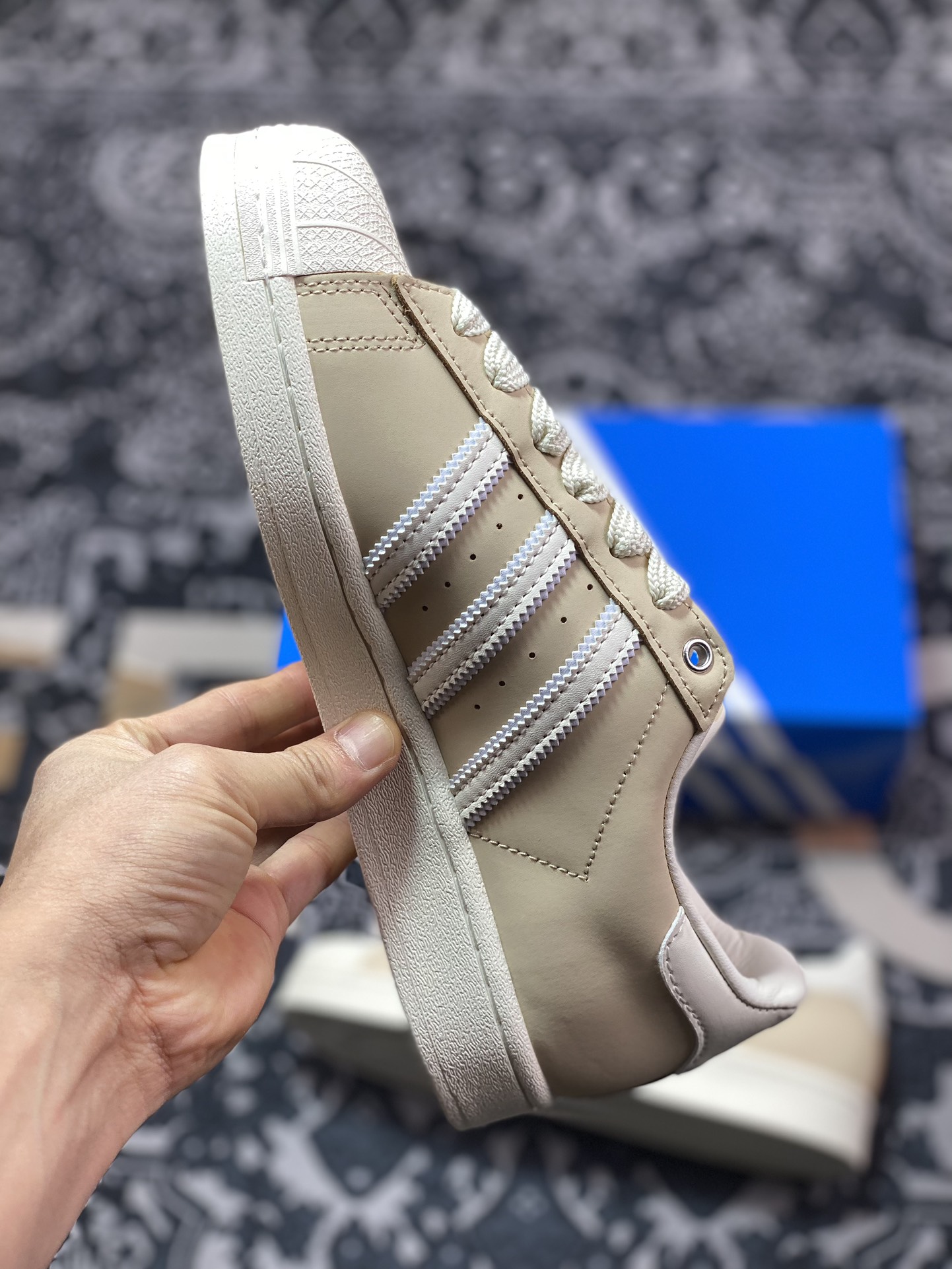 200 三叶草Adidas Originals Superstar”Sand Strata/Cloud White”经典板鞋“皮革浅黄奶白”IE3039