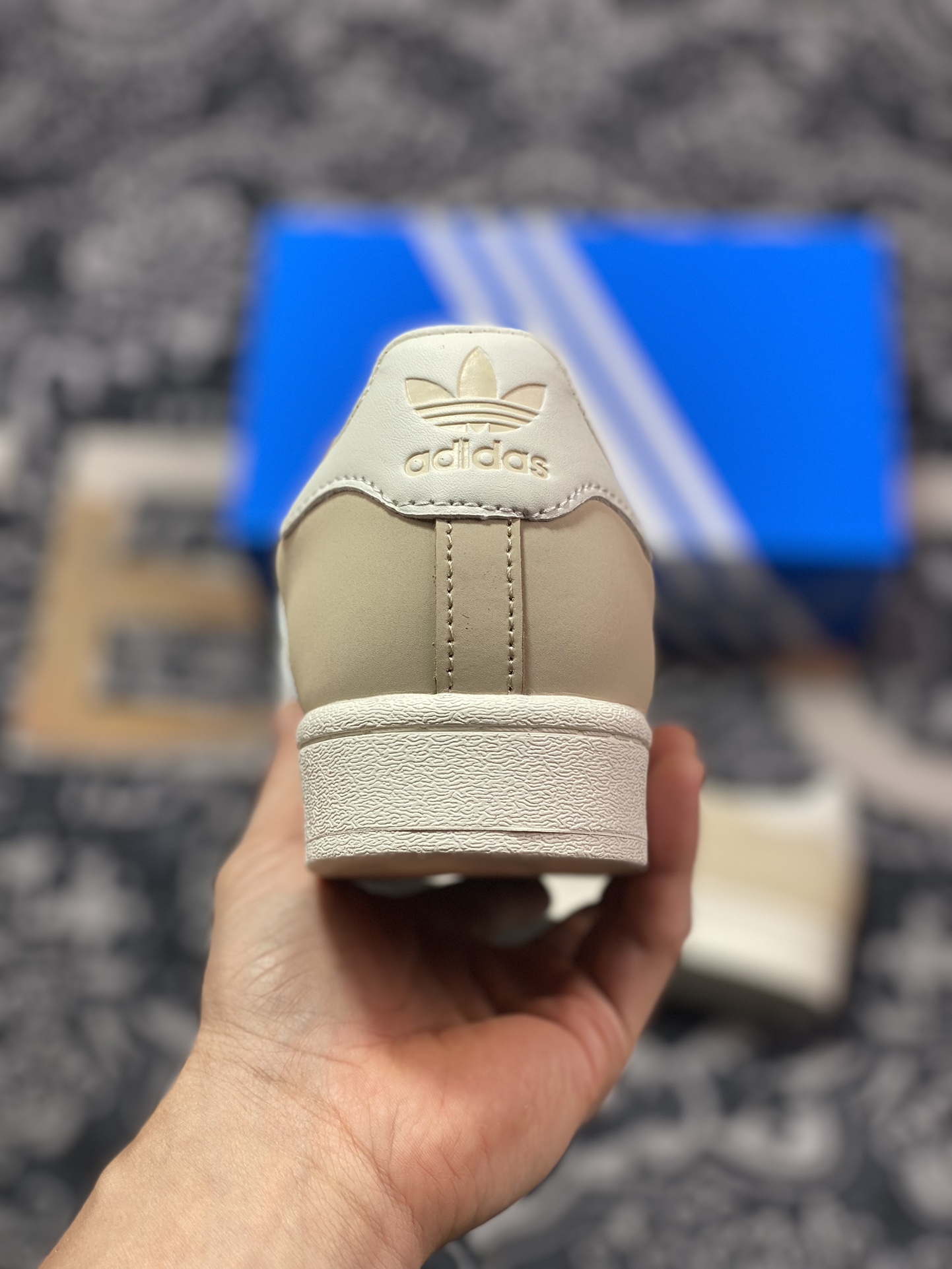 200 三叶草Adidas Originals Superstar”Sand Strata/Cloud White”经典板鞋“皮革浅黄奶白”IE3039