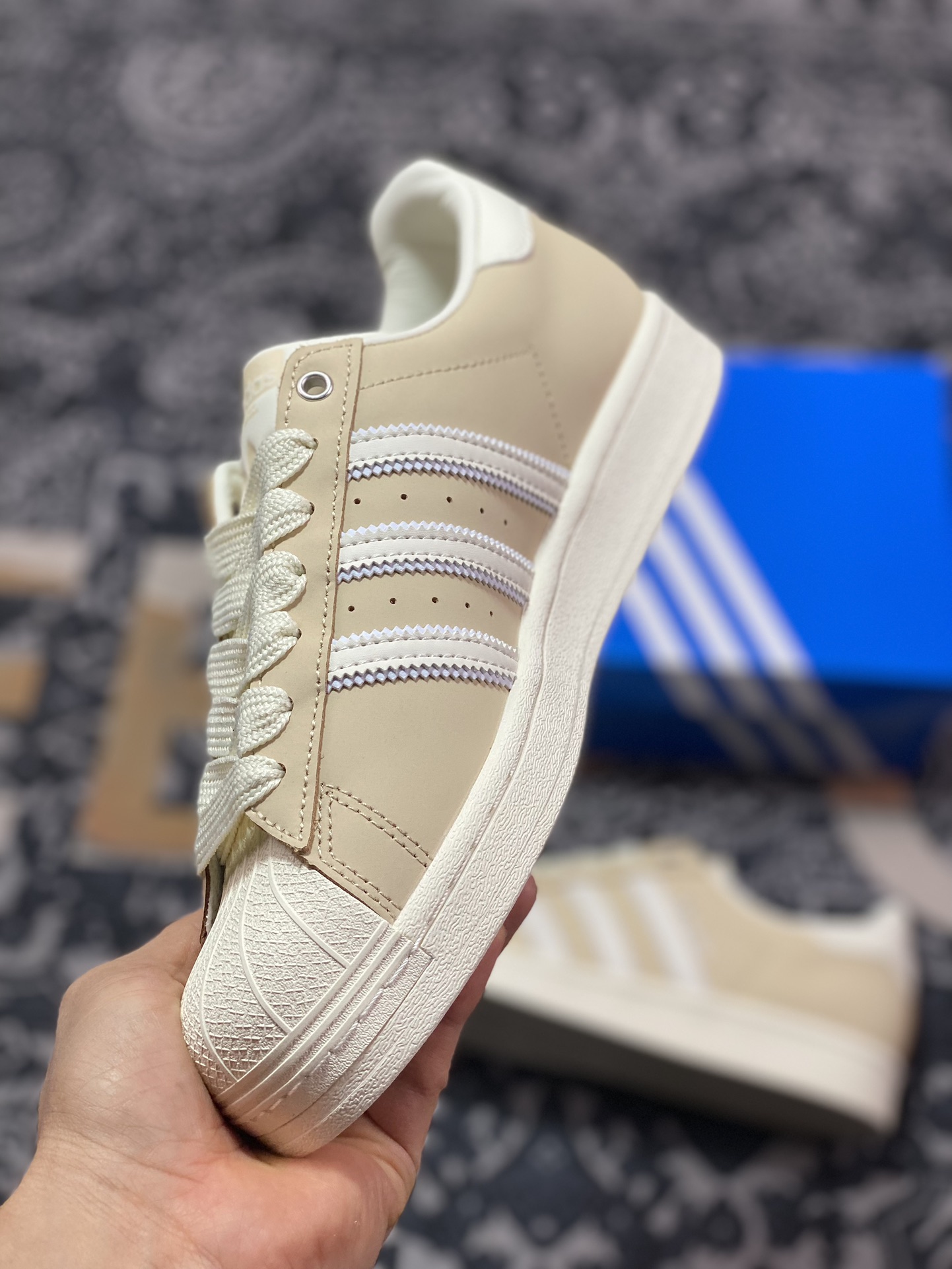 200 三叶草Adidas Originals Superstar”Sand Strata/Cloud White”经典板鞋“皮革浅黄奶白”IE3039