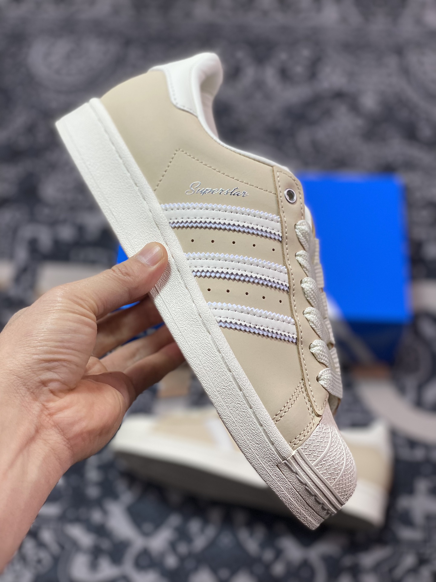 200 三叶草Adidas Originals Superstar”Sand Strata/Cloud White”经典板鞋“皮革浅黄奶白”IE3039