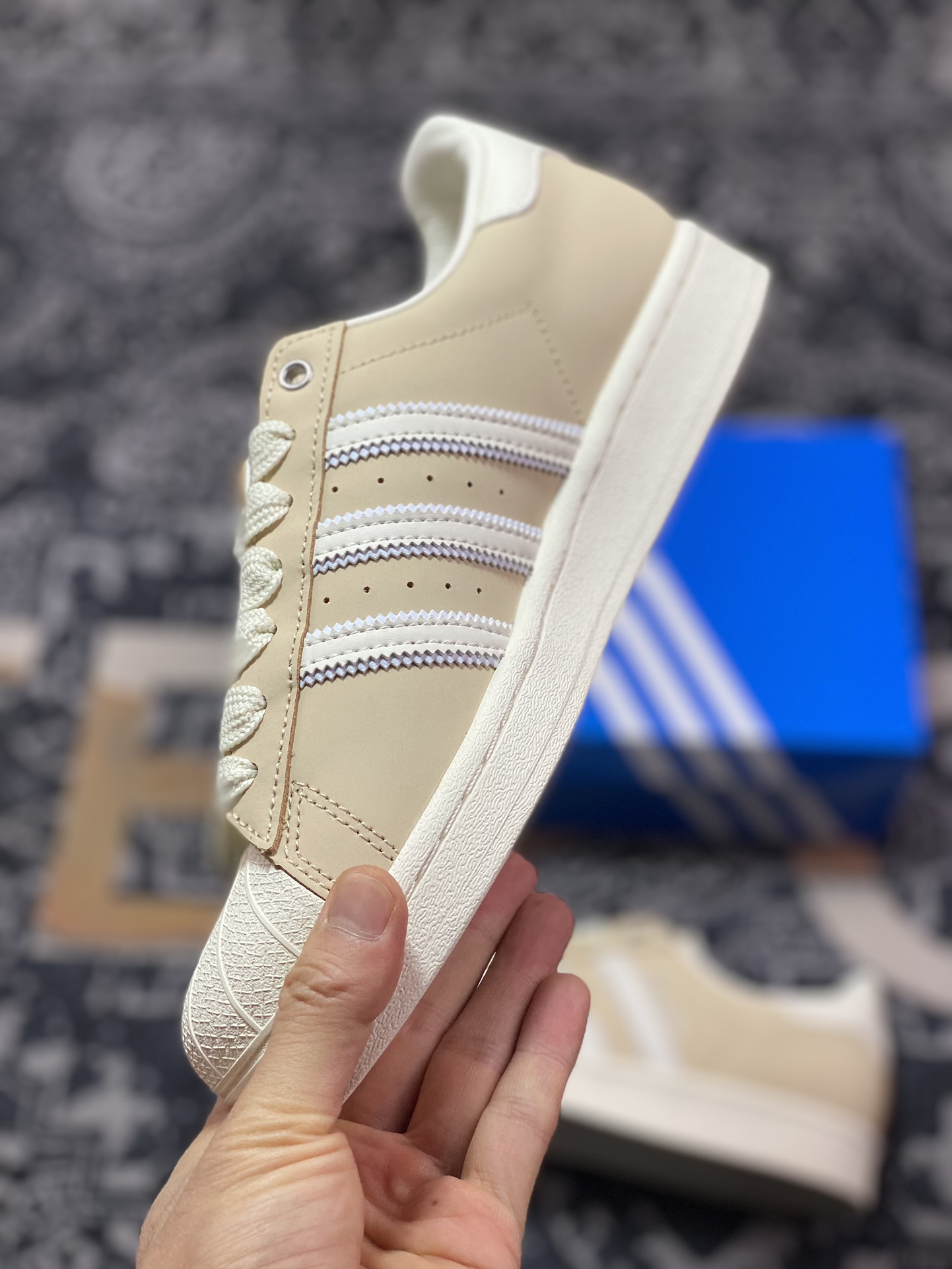 200 三叶草Adidas Originals Superstar”Sand Strata/Cloud White”经典板鞋“皮革浅黄奶白”IE3039