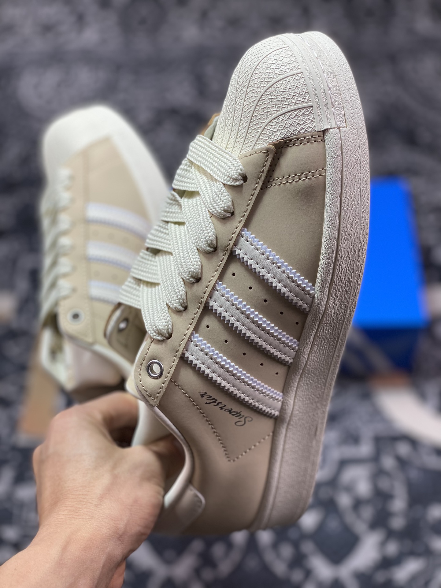 200 三叶草Adidas Originals Superstar”Sand Strata/Cloud White”经典板鞋“皮革浅黄奶白”IE3039