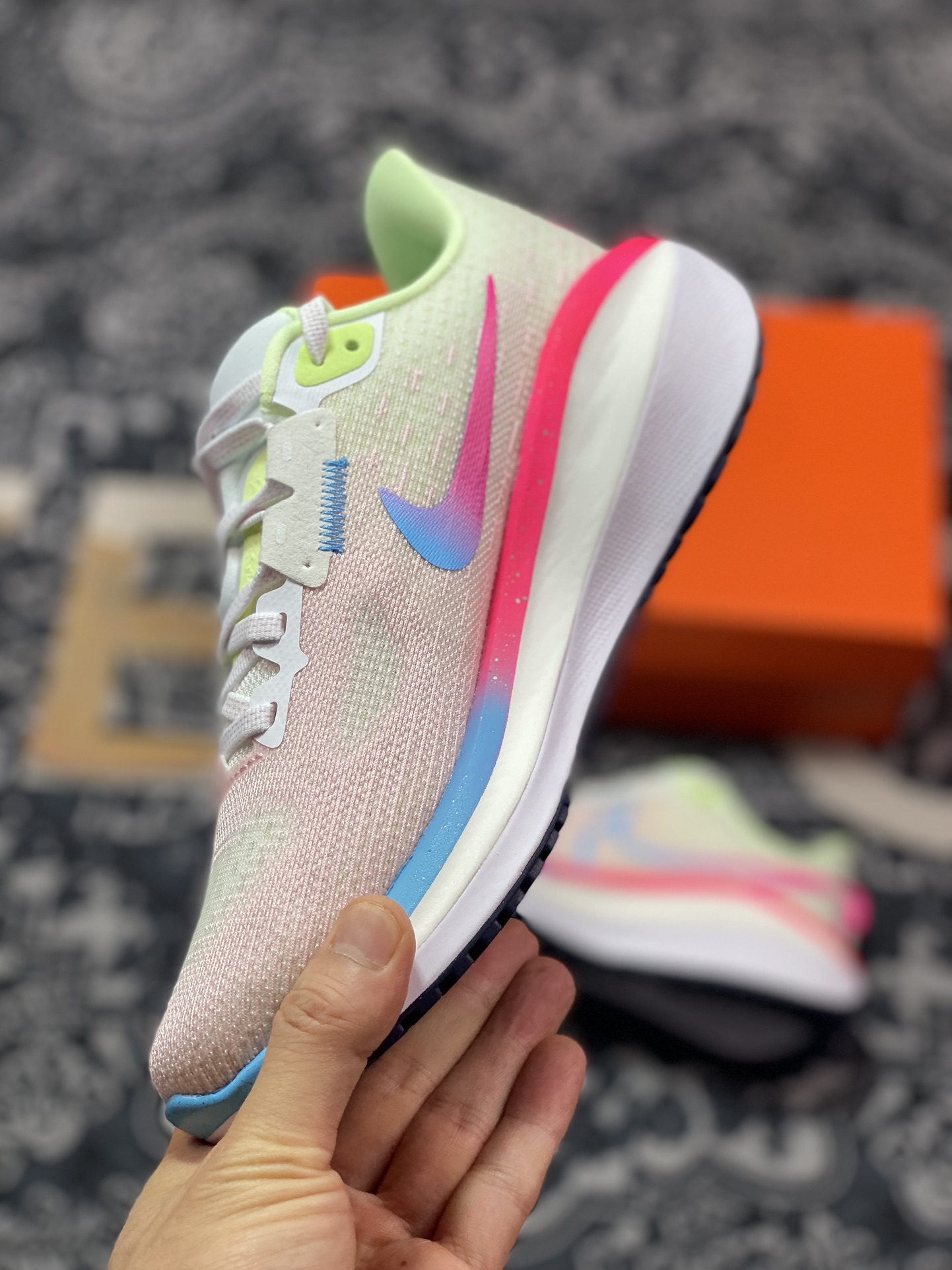 220 耐克Nike Vomero 17 ZoomX”Pink Foam Multi-Color”佛莫罗跑步鞋“淡粉蓝玫红渐变”FZ3974-686