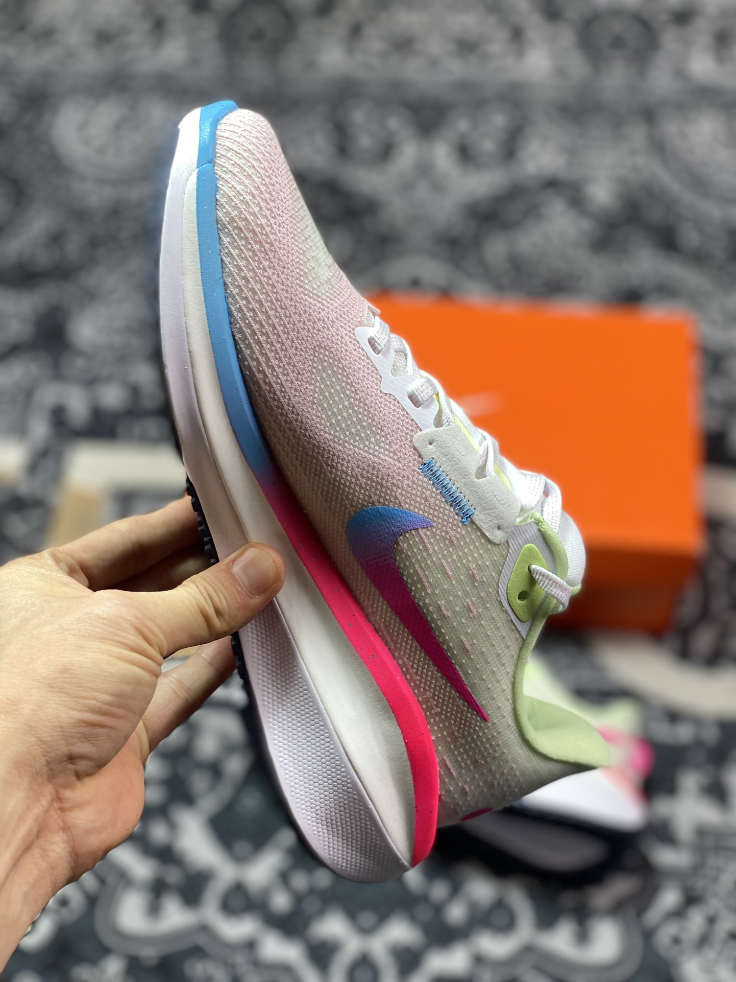 220 耐克Nike Vomero 17 ZoomX”Pink Foam Multi-Color”佛莫罗跑步鞋“淡粉蓝玫红渐变”FZ3974-686