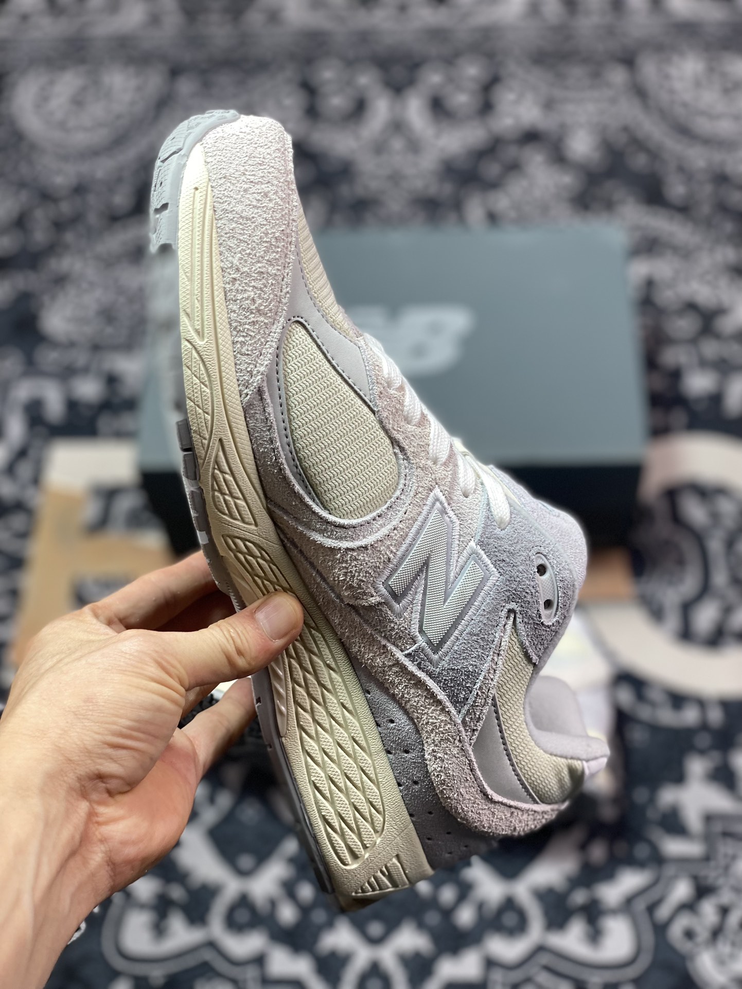 260 新百伦New Balance 2002R”Linen with/Slate Grey”系列低帮慢跑鞋“麂皮工装奶油白灰”M2002REK