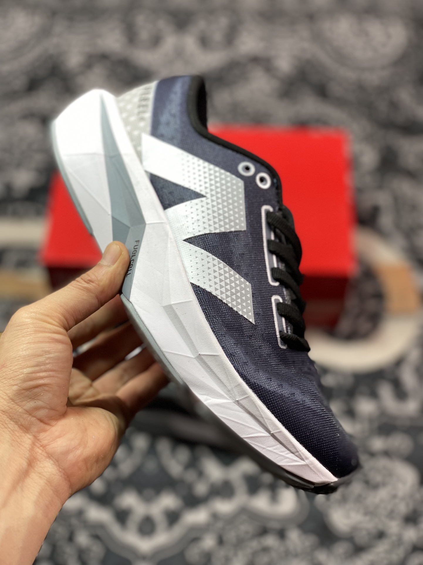 200 新百伦New Balance FuelCell Rebel v4 Preview 叛逆者v4系列慢跑鞋“网纱黑白灰”MFCXLK4