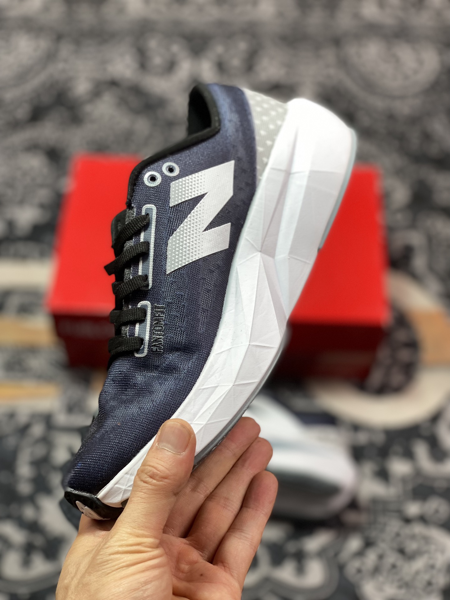 200 新百伦New Balance FuelCell Rebel v4 Preview 叛逆者v4系列慢跑鞋“网纱黑白灰”MFCXLK4