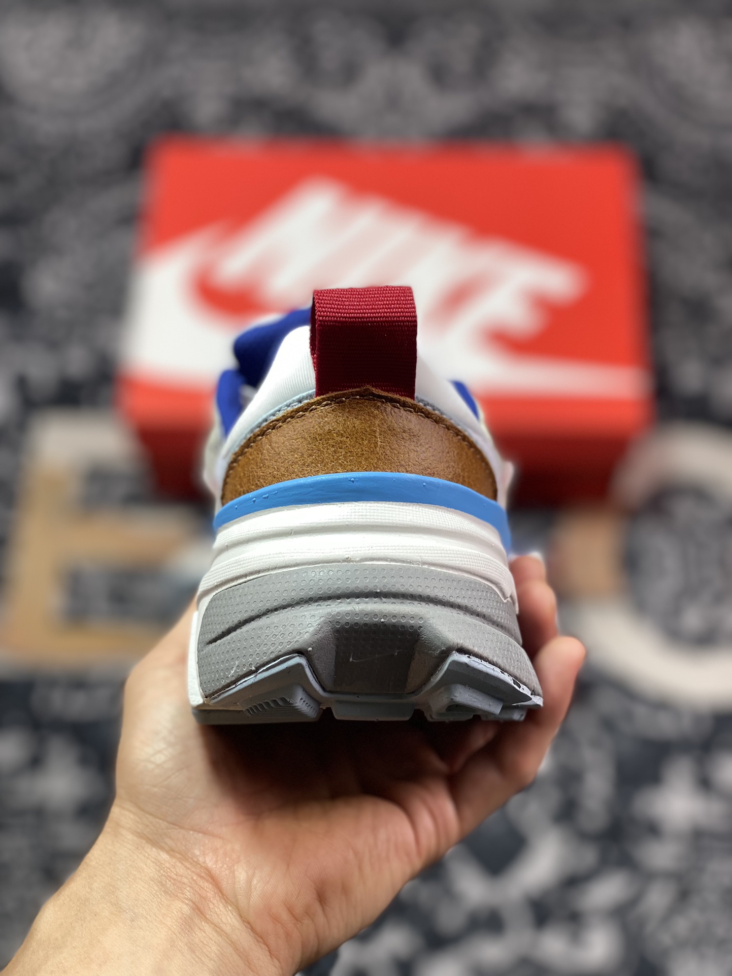 200 耐克Nike Wmns V2K Runtekk Low”White Red Blue”复古慢跑鞋“白银灰蓝红”HF5724-061