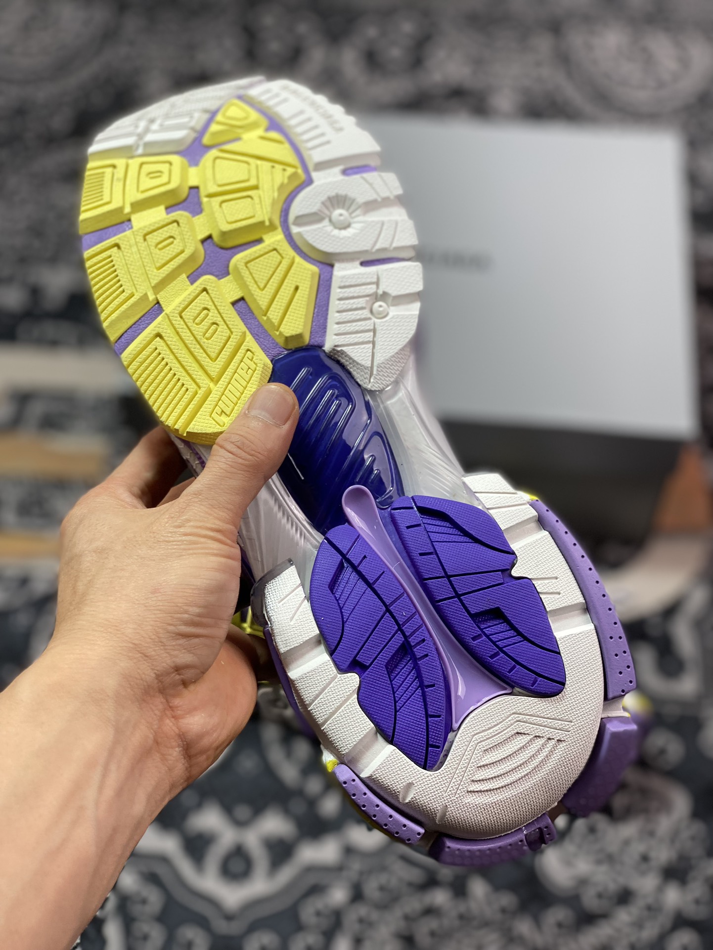 500 高奢品牌-巴黎世家BALENCIAGA Runner Sneaker 3.0慢跑鞋“解构破坏香芋紫白荧光黄3.0”779066 W3RXP 9570