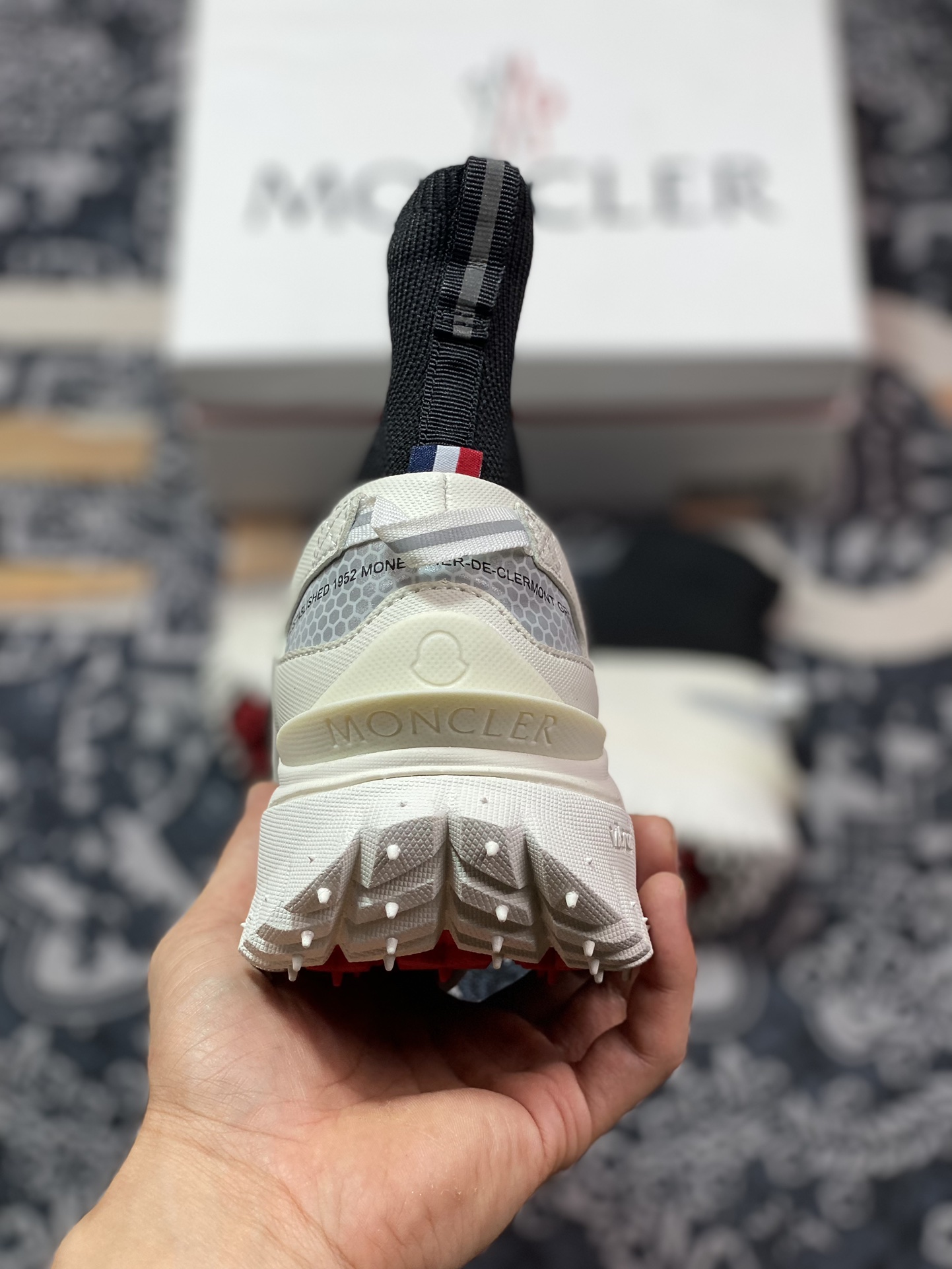 380 Moncler Trailgrip Knit Gore-Tex 越野旅行系列高帮运动鞋“针织米白黑”J109B4M00050M3809