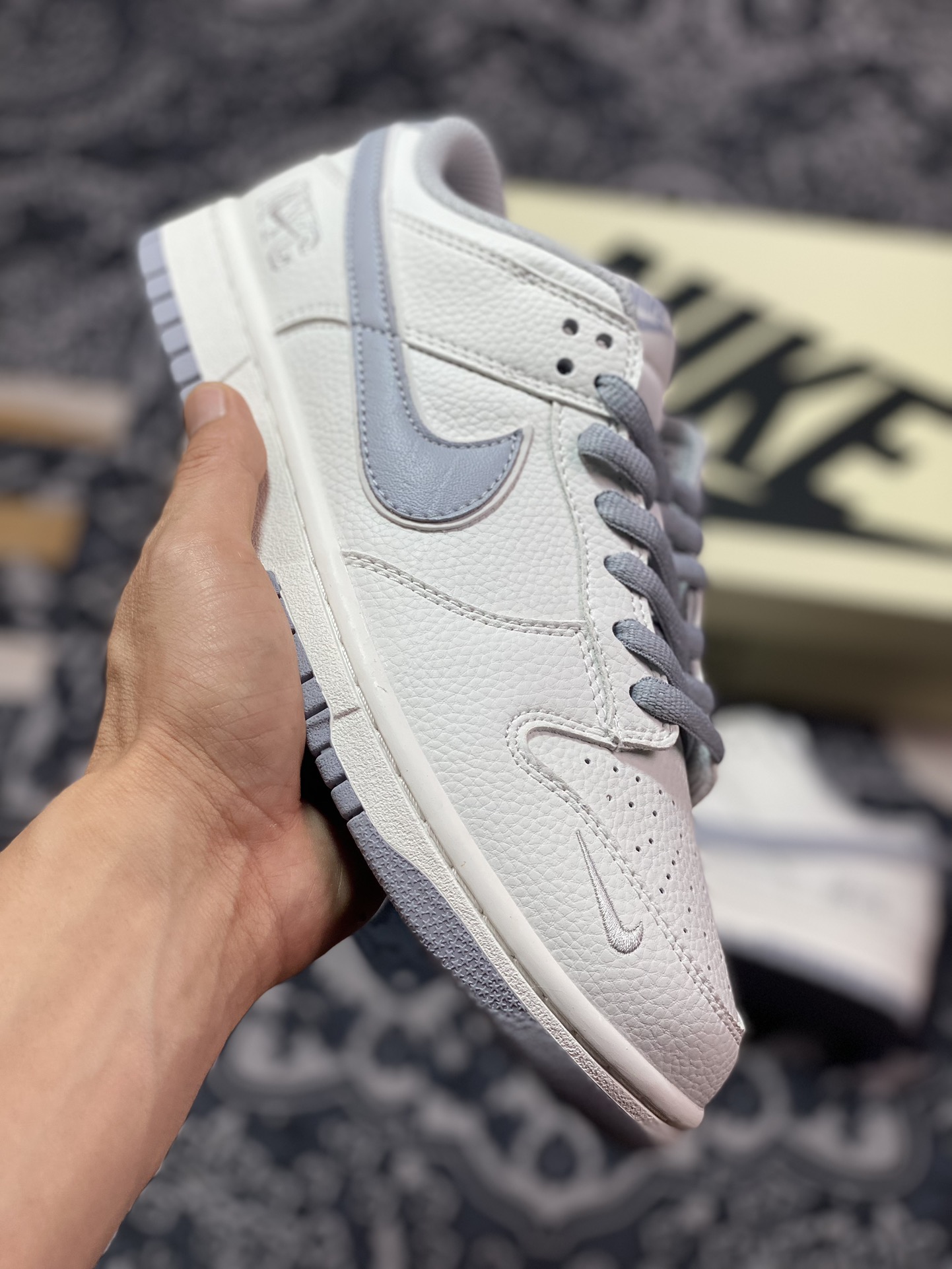 280 耐克Nike By You SB Dunk Low Retro SP扣篮系列低帮休闲运动滑板板鞋“皮革米白烟灰NYC”NC2103-302