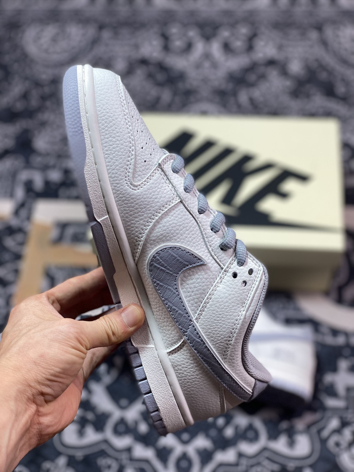 280 耐克Nike By You SB Dunk Low Retro SP扣篮系列低帮休闲运动滑板板鞋“皮革米白烟灰NYC”NC2103-302