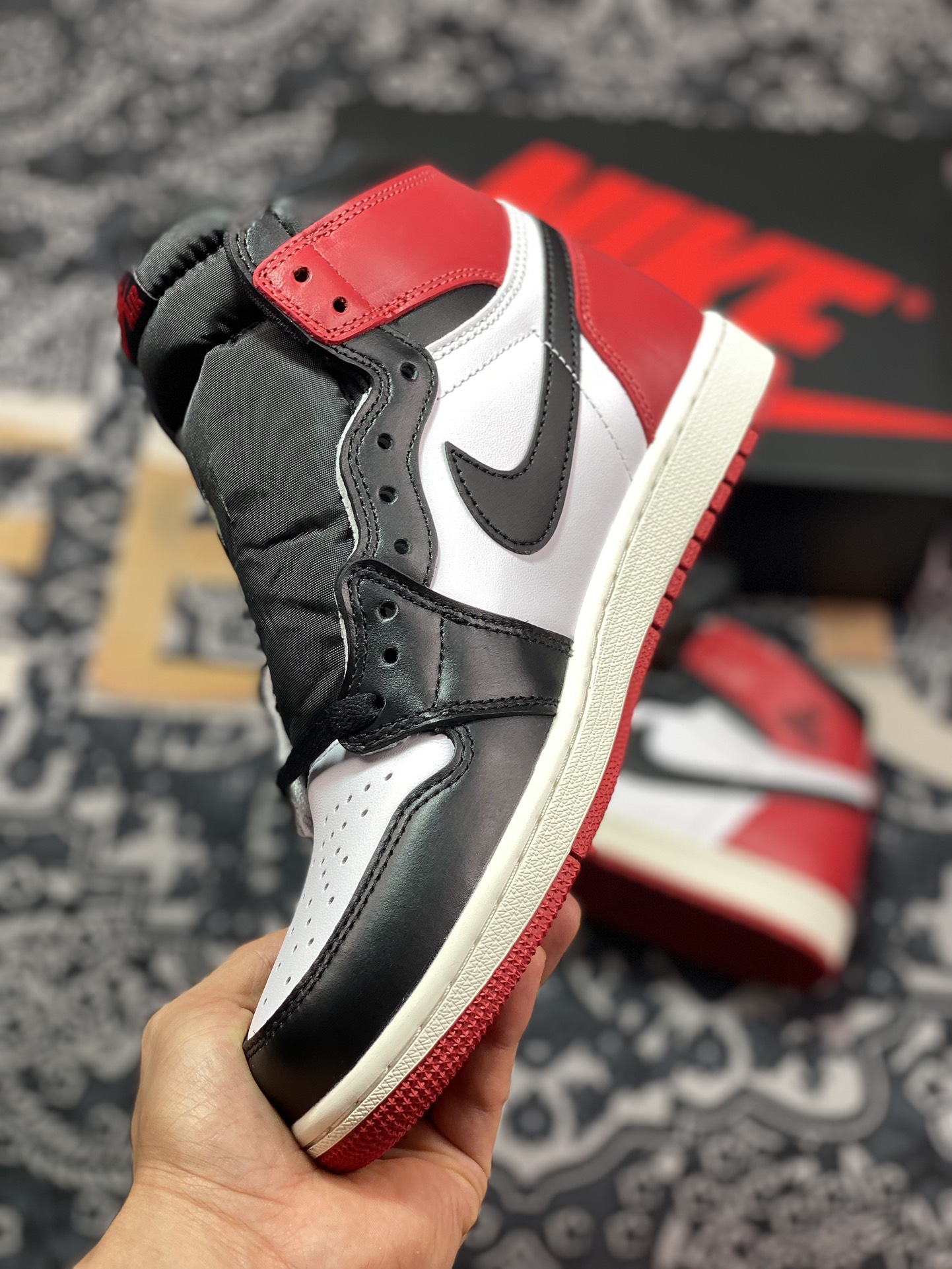 260 耐克Nike Air Jordan 1 Retro High OG"Black Toe"AJ1代经典篮球鞋“黑白脚趾芝加哥广告款”DZ5485-106