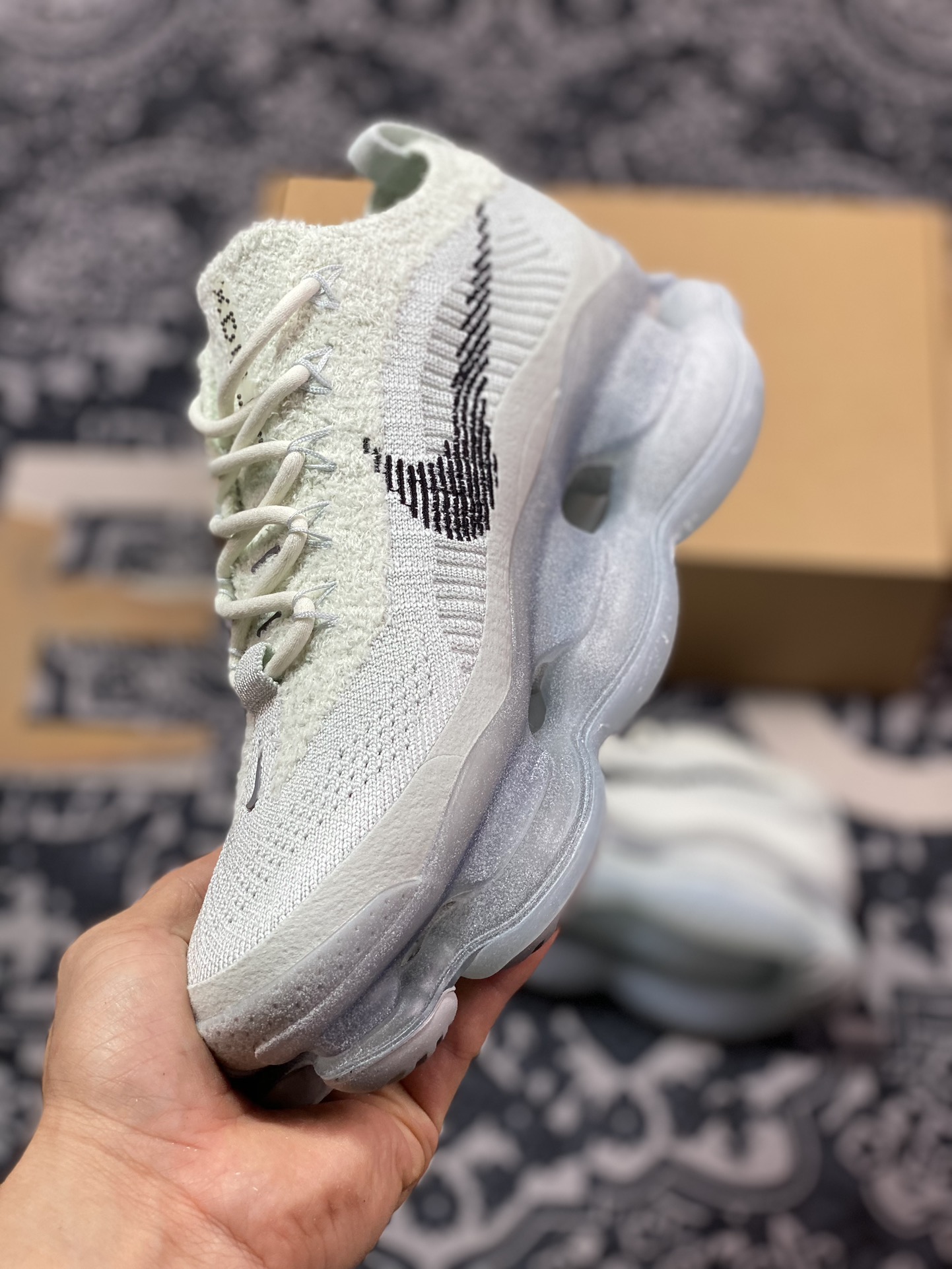 260 耐克Nike Air Max Scorpion Flyknit SE"Cloudy Grey"天蝎座系慢跑鞋“针织云会黑夜光底”FQ2694-001