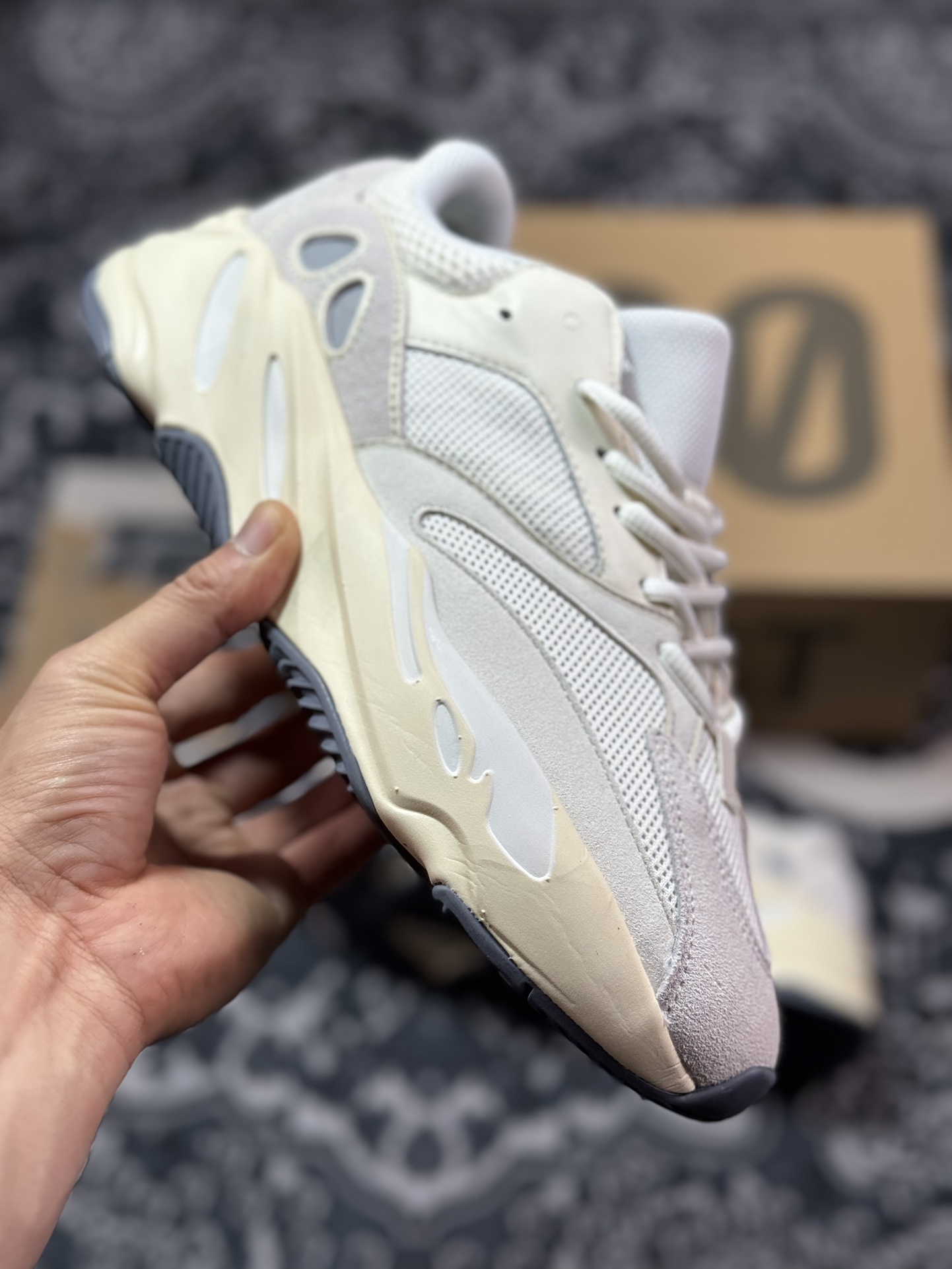 240 原装级别 AD 阿迪 YEEZY Boost 700V2 侃爷椰子700  EG7596