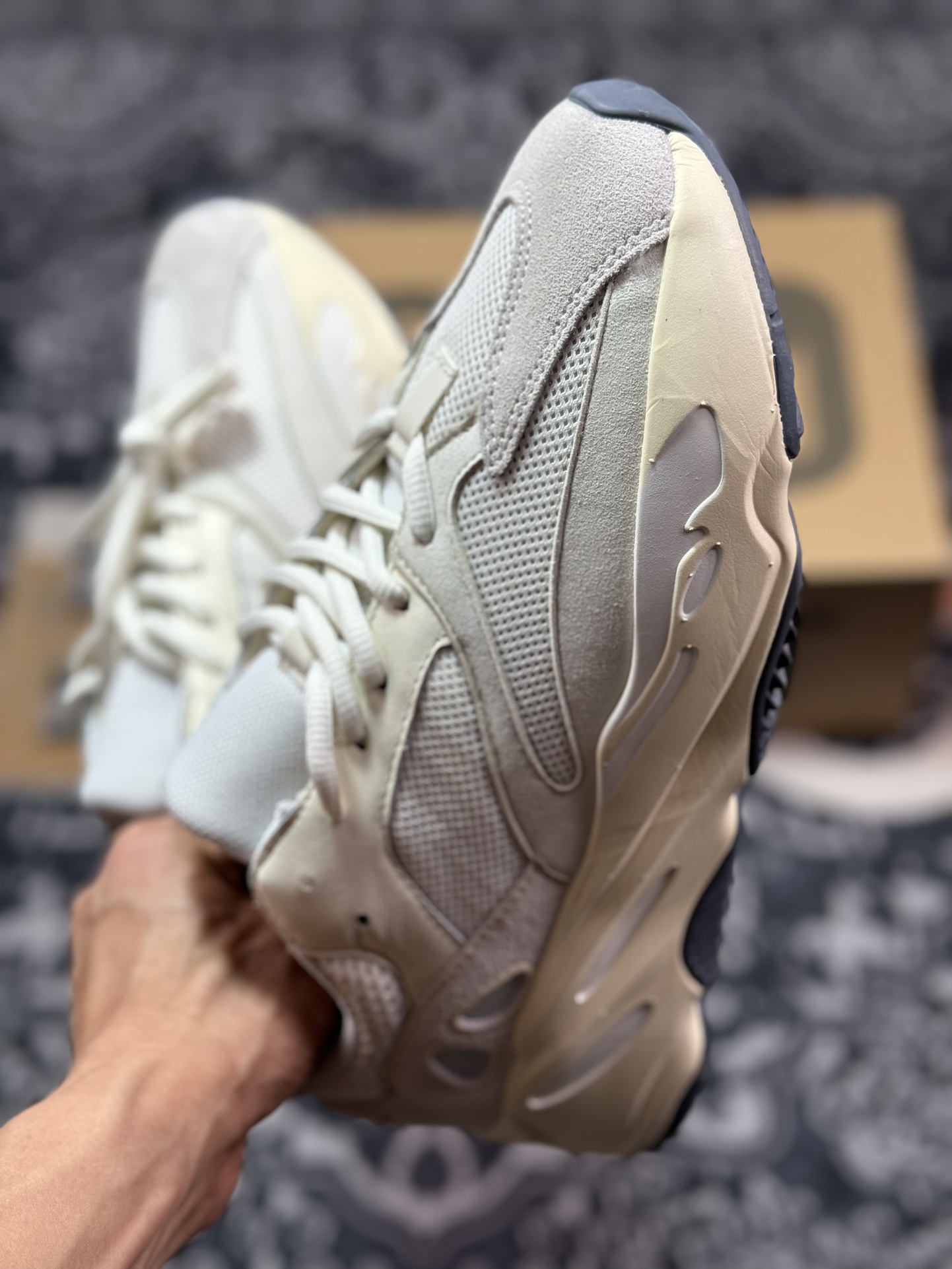 240 原装级别 AD 阿迪 YEEZY Boost 700V2 侃爷椰子700  EG7596