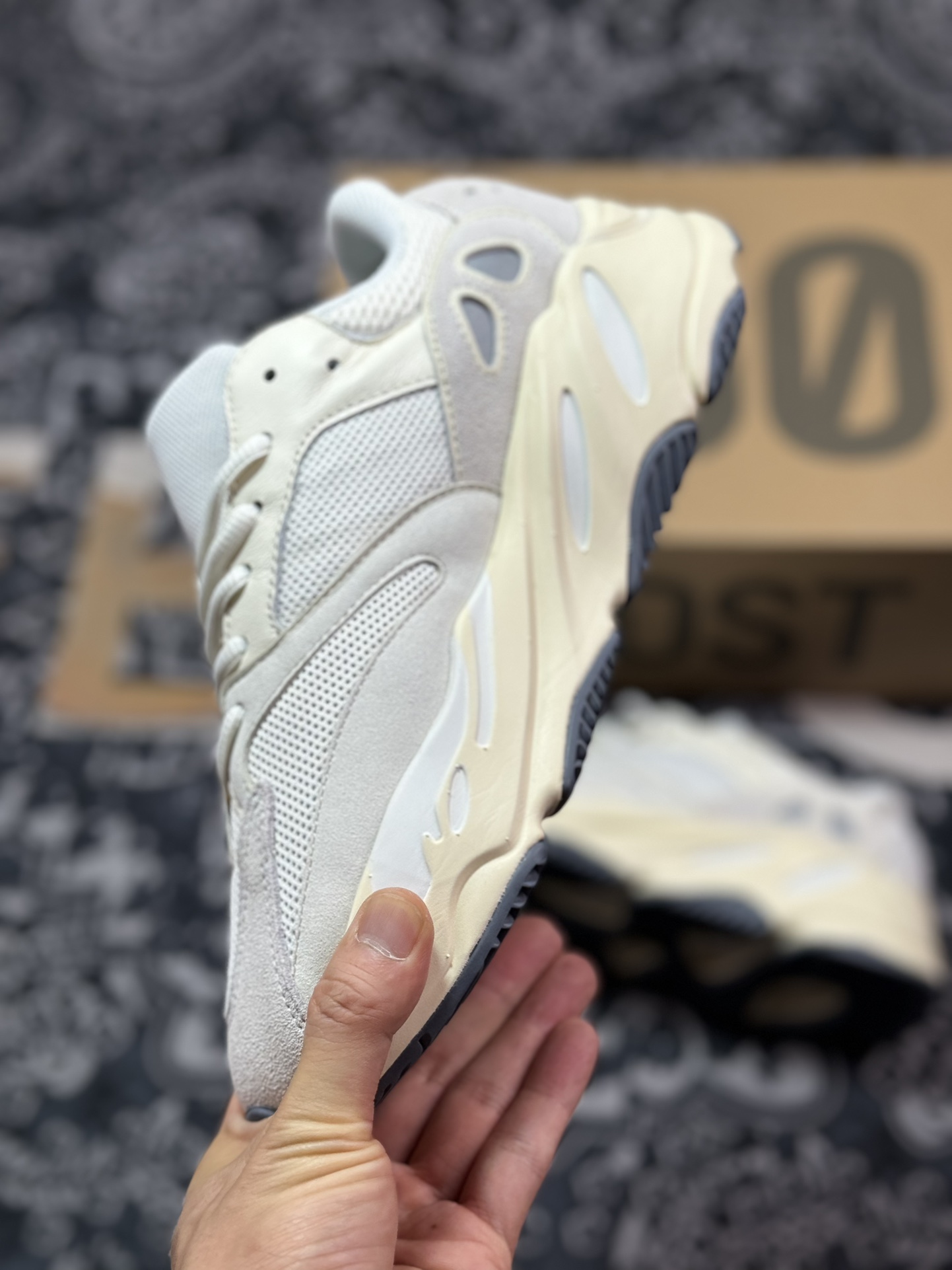 240 原装级别 AD 阿迪 YEEZY Boost 700V2 侃爷椰子700  EG7596