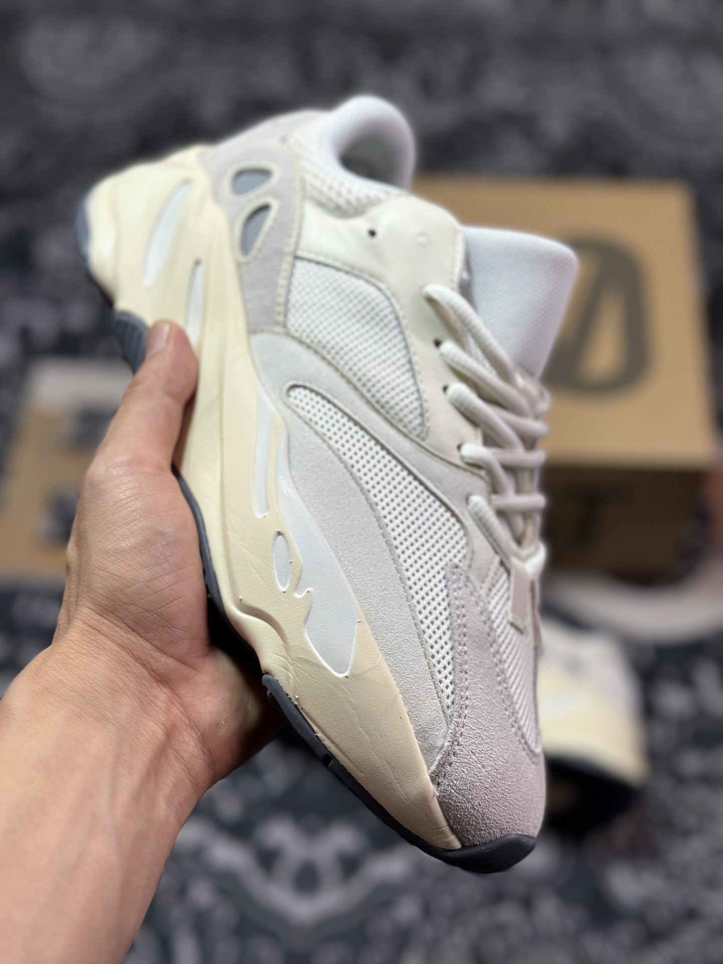 240 原装级别 AD 阿迪 YEEZY Boost 700V2 侃爷椰子700  EG7596