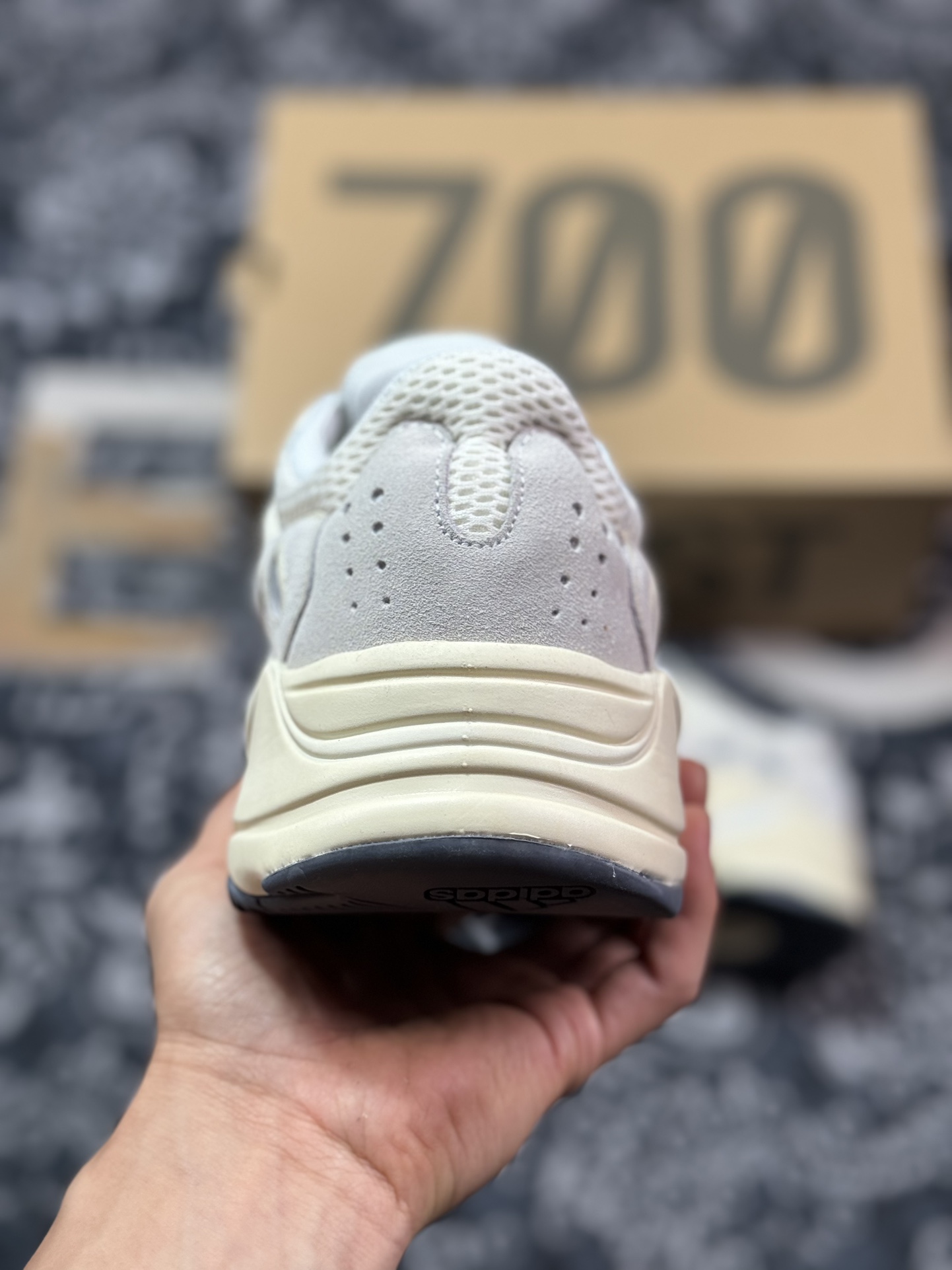 240 原装级别 AD 阿迪 YEEZY Boost 700V2 侃爷椰子700  EG7596