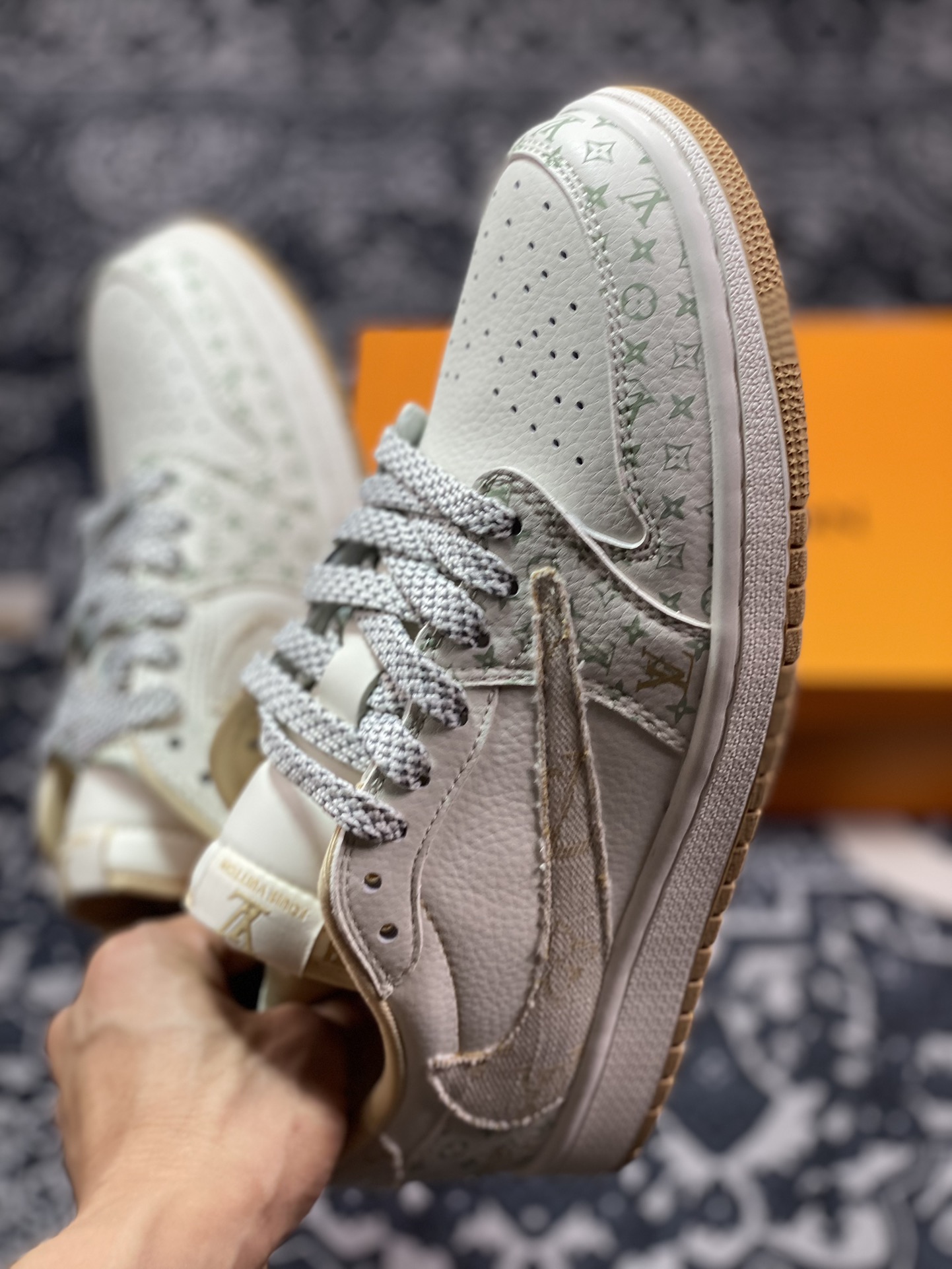 280 原装级别 Air Jordan 1 Low OG "高端定制" LV米白黄倒钩  SJ2068-006