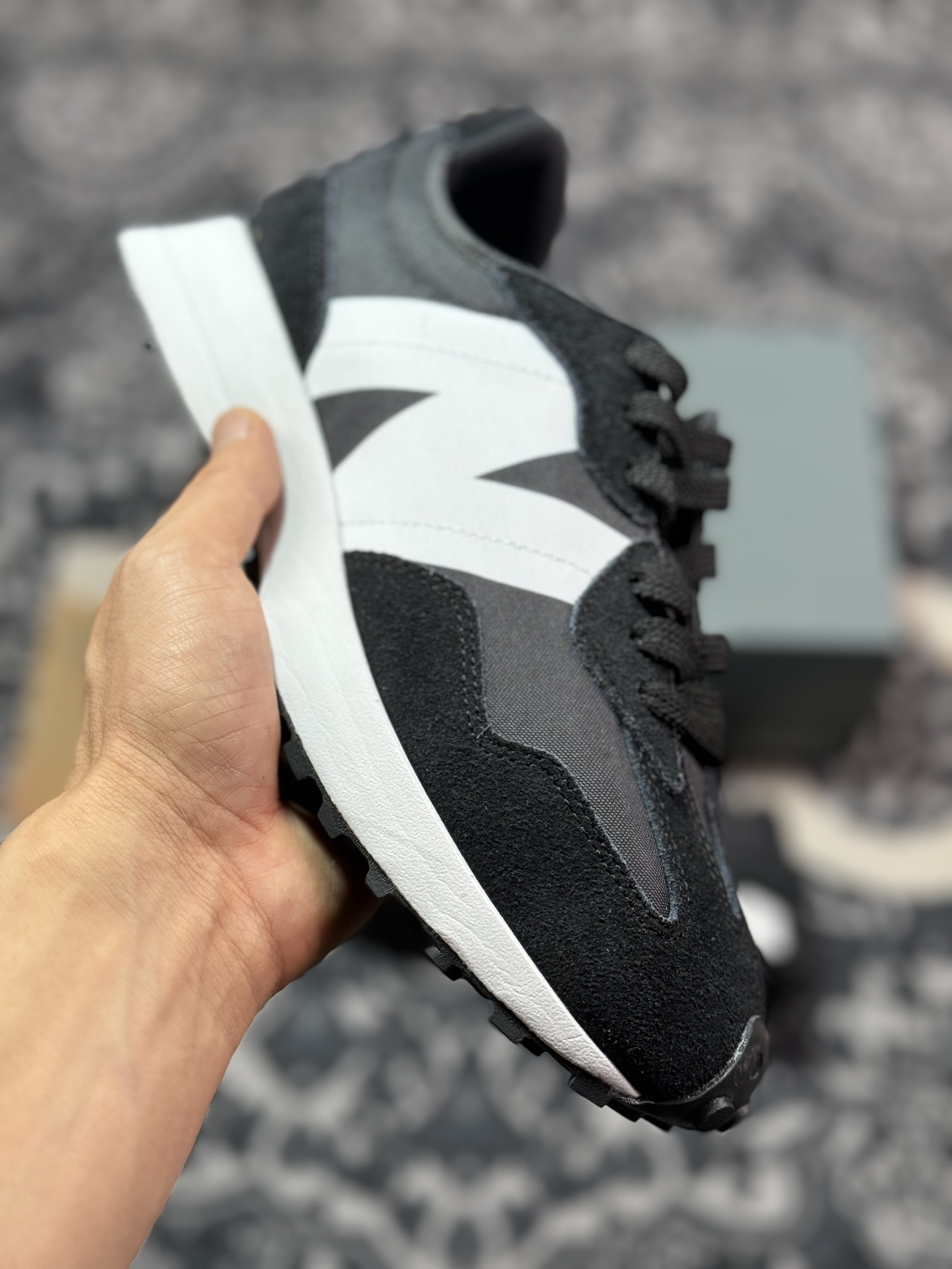 200 新百伦New Balance MS327系列低帮复古休闲运动慢跑鞋“黑白蓝标”MS327CPG