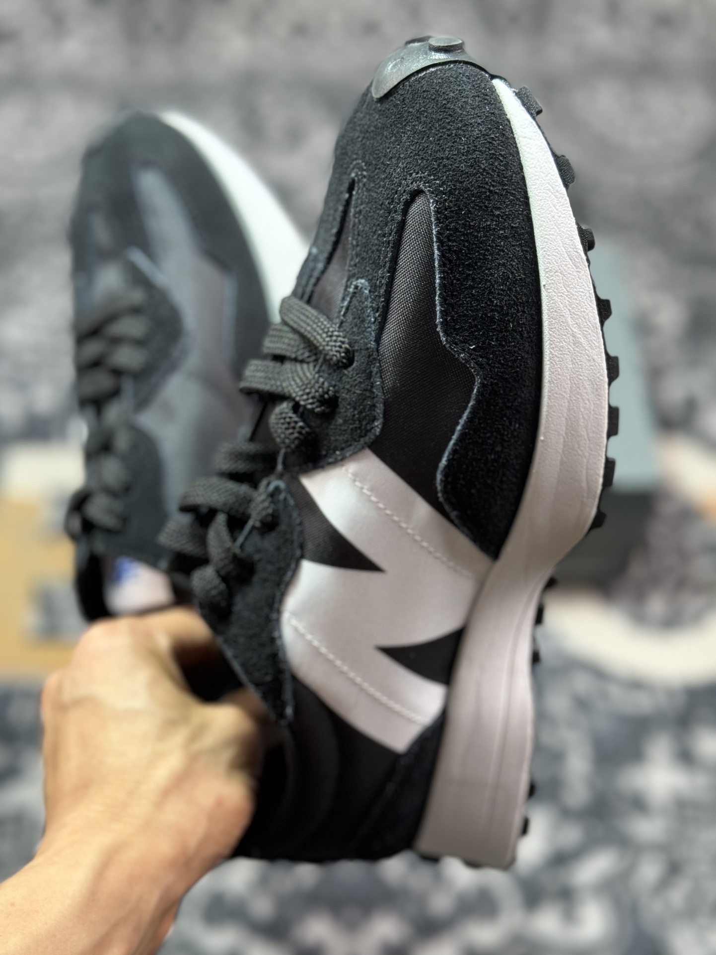 200 新百伦New Balance MS327系列低帮复古休闲运动慢跑鞋“黑白蓝标”MS327CPG