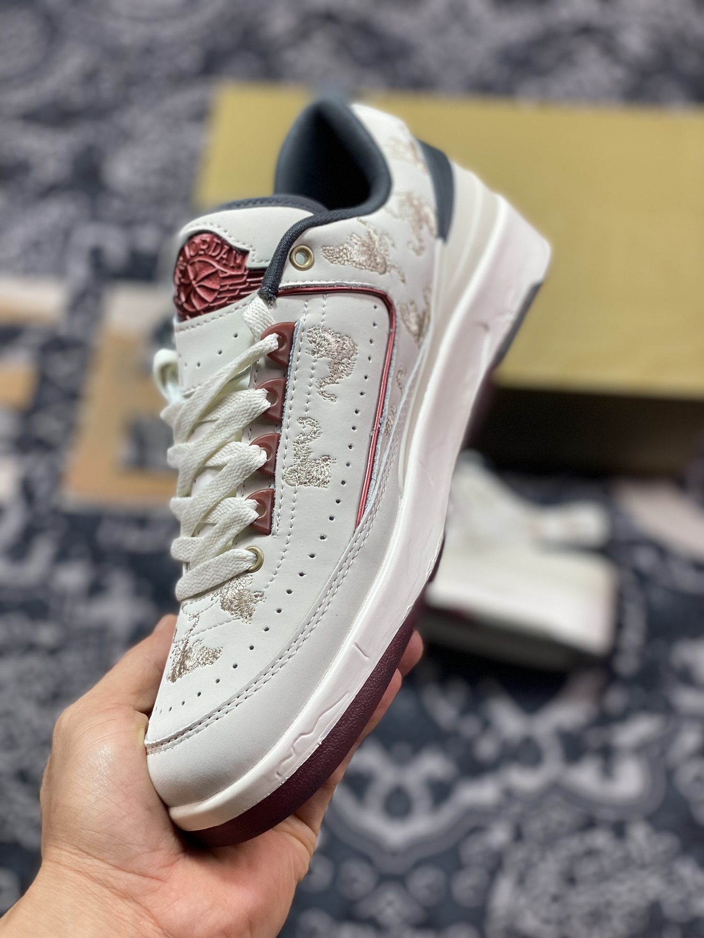 280 原装级别 Air Jordan AJ2 Low SP 全新配色 乔2芝加哥配色联名款篮球鞋 FJ5736-100