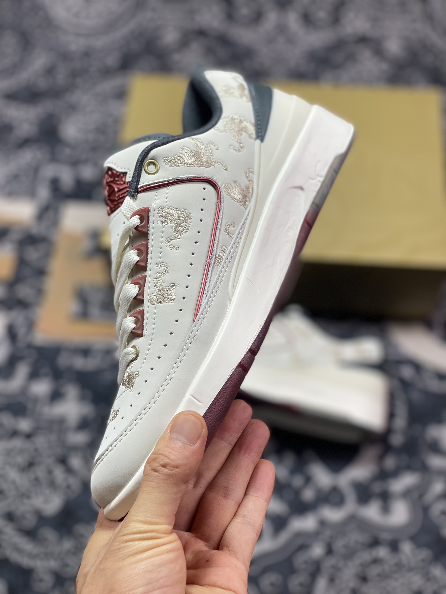 280 原装级别 Air Jordan AJ2 Low SP 全新配色 乔2芝加哥配色联名款篮球鞋 FJ5736-100