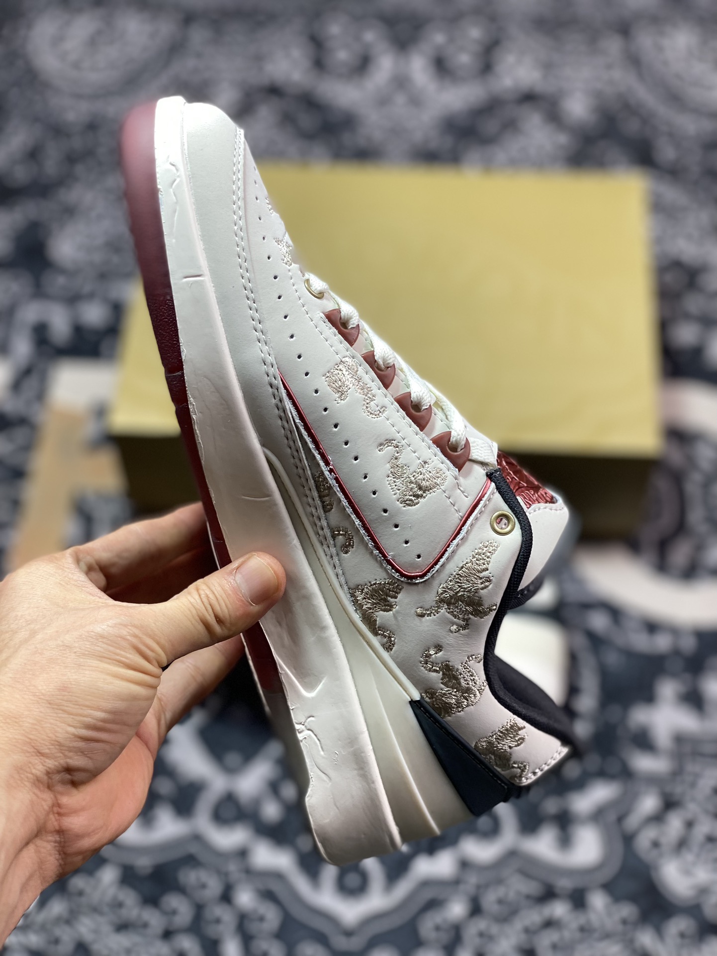 280 原装级别 Air Jordan AJ2 Low SP 全新配色 乔2芝加哥配色联名款篮球鞋 FJ5736-100