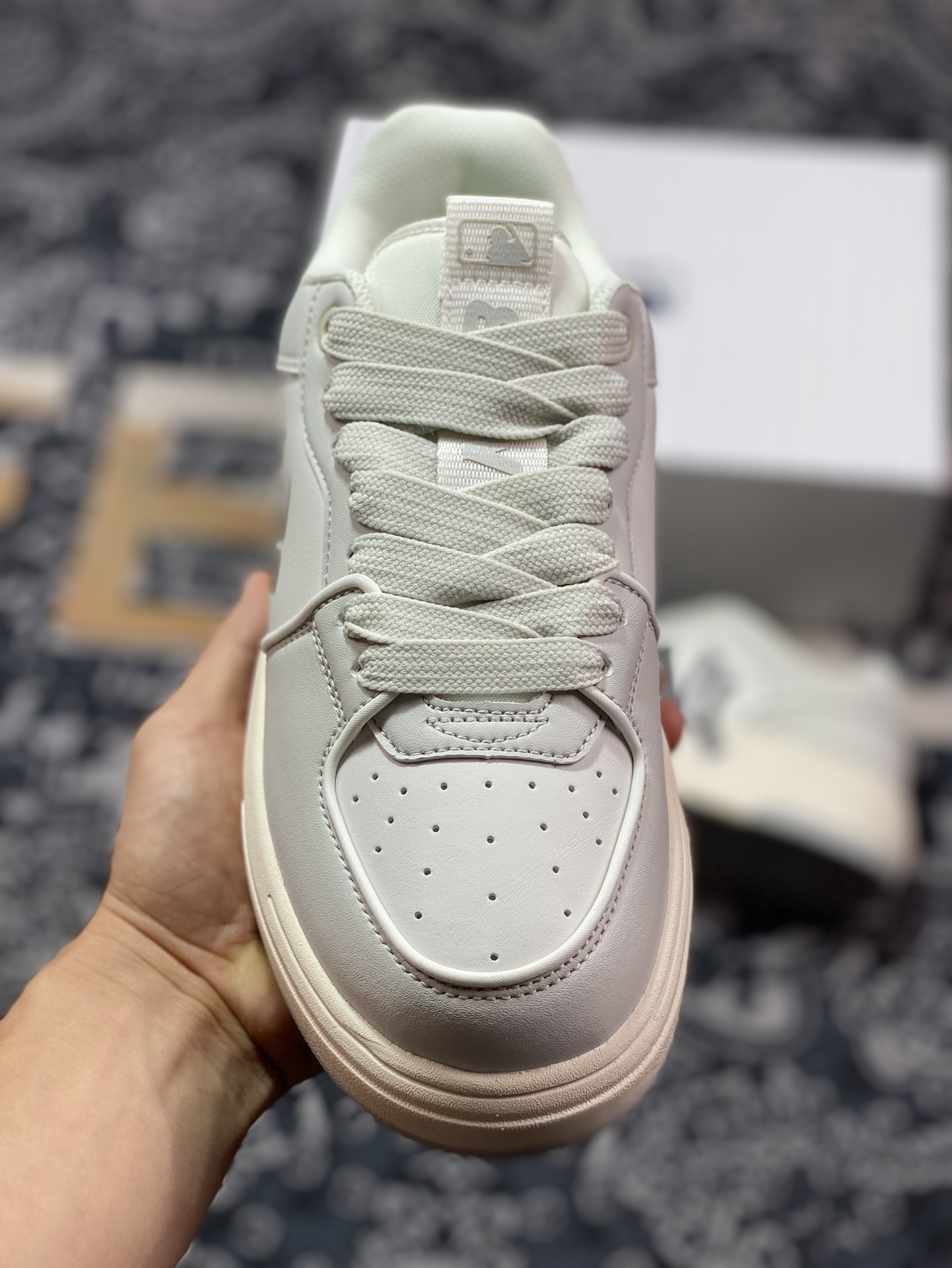 New York Yankees x MLB Chunky Liner Low Senior Shoes Series Low-top Jogging Shoes ”Leather Smoke Gray White Black NY Print 3M Reflective Edge” 3ASXCA12N-50GRL