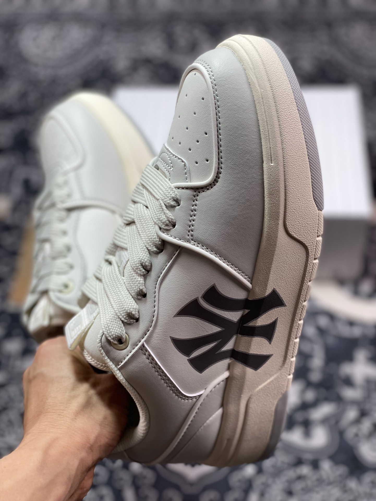 New York Yankees x MLB Chunky Liner Low Senior Shoes Series Low-top Jogging Shoes ”Leather Smoke Gray White Black NY Print 3M Reflective Edge” 3ASXCA12N-50GRL