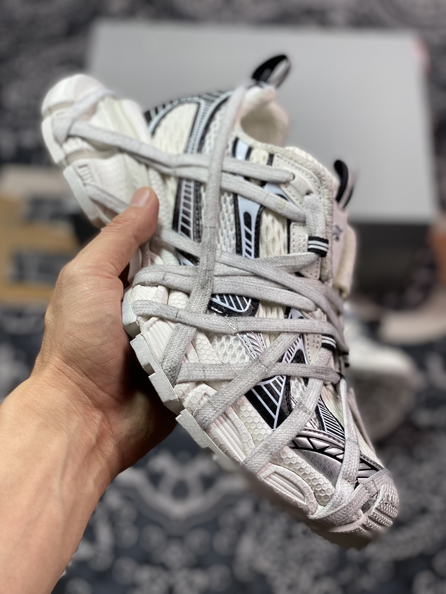 480 巴黎世家BALENCIAGA 3XL Extreme Lace Sneakers 3+系列低帮慢跑鞋“网织白黑绑绳木乃伊”778698 W3XLL 0310