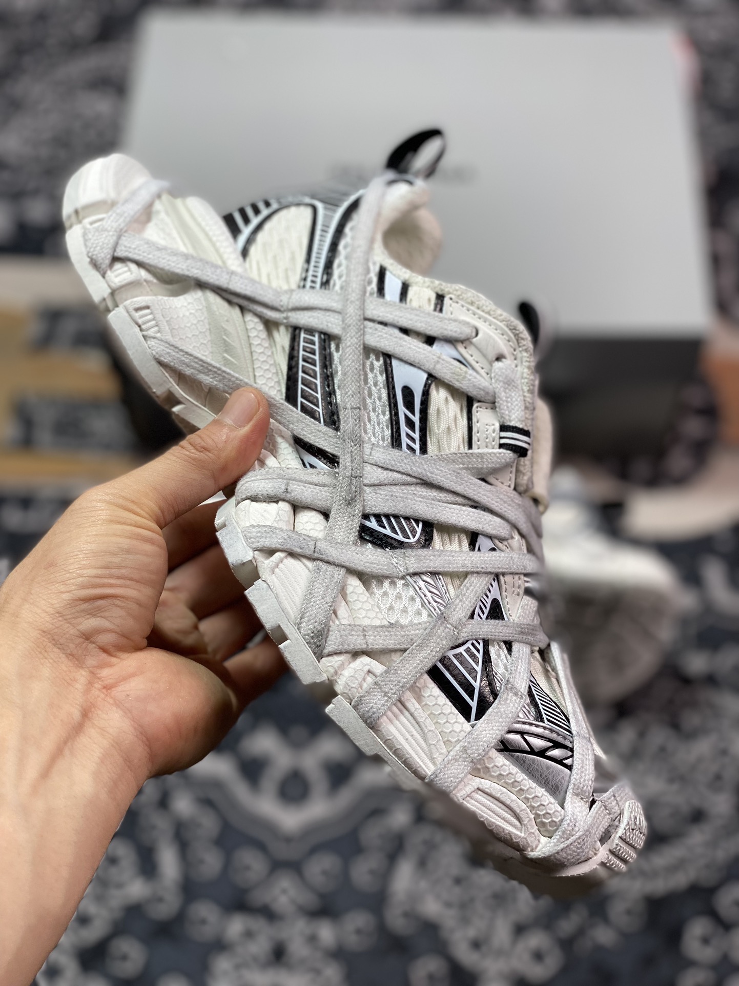 480 巴黎世家BALENCIAGA 3XL Extreme Lace Sneakers 3+系列低帮慢跑鞋“网织白黑绑绳木乃伊”778698 W3XLL 0310