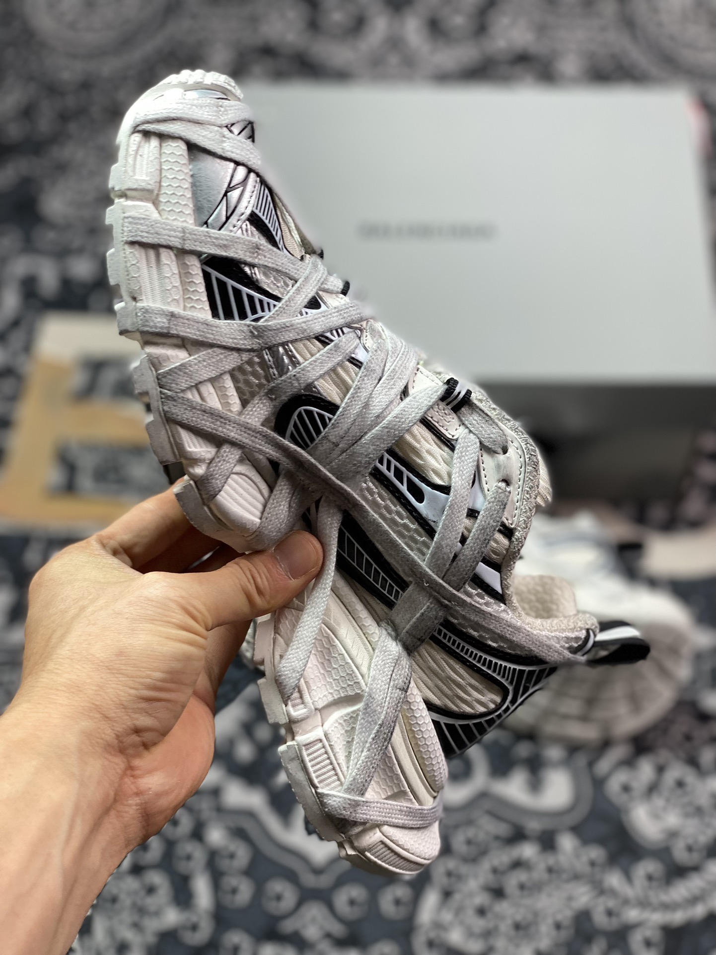 480 巴黎世家BALENCIAGA 3XL Extreme Lace Sneakers 3+系列低帮慢跑鞋“网织白黑绑绳木乃伊”778698 W3XLL 0310